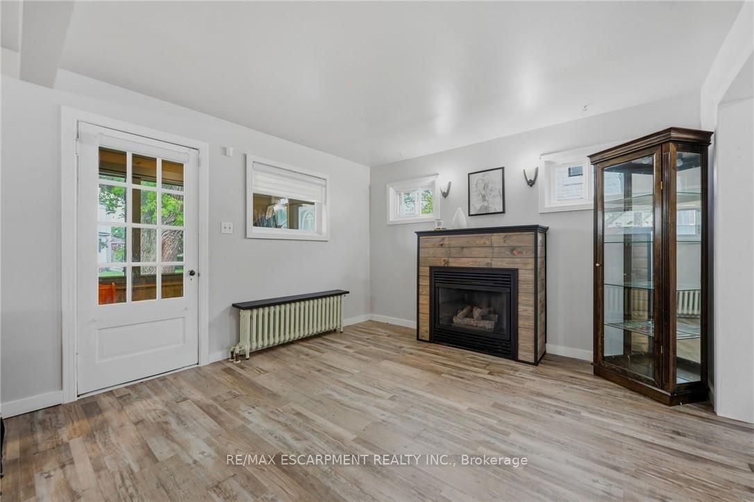 458 Davis Street Property Photo 18