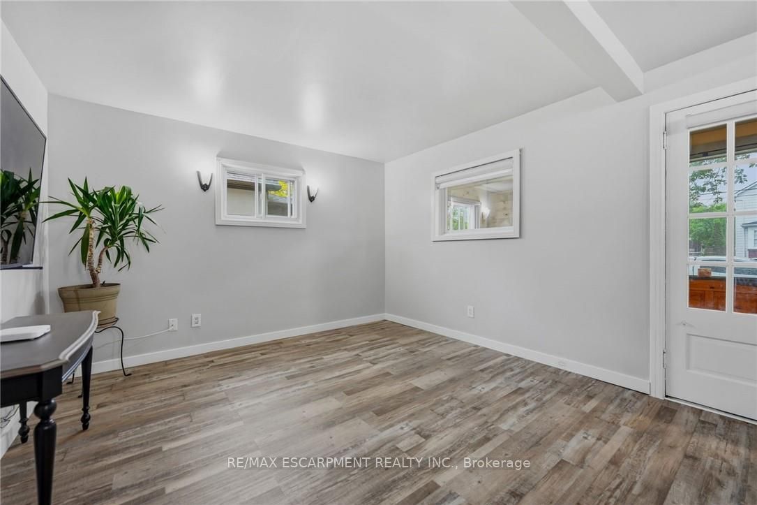 458 Davis Street Property Photo 22