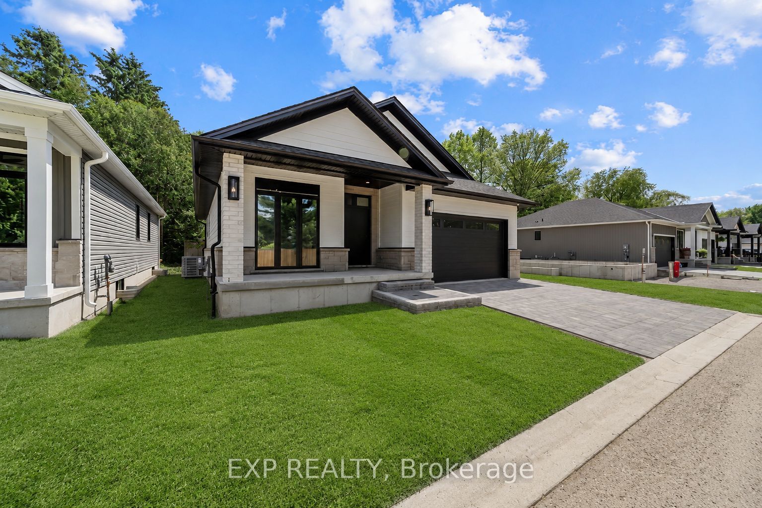 430 Head Street N 30 Property Photo 2