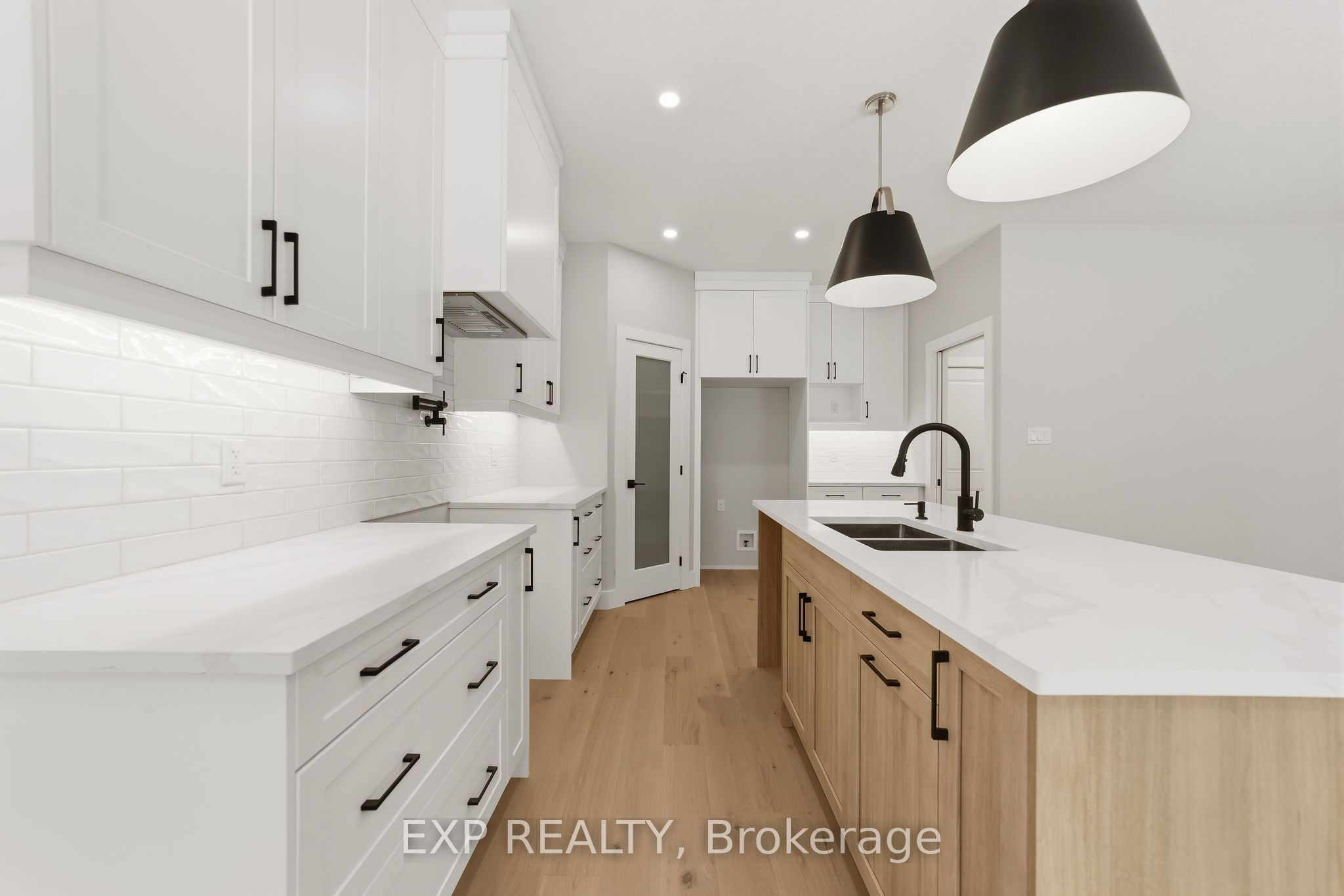 430 Head Street N 30 Property Photo 7
