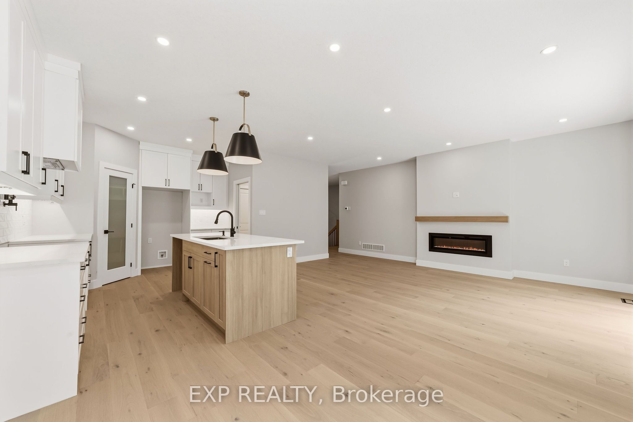 430 Head Street N 30 Property Photo 8