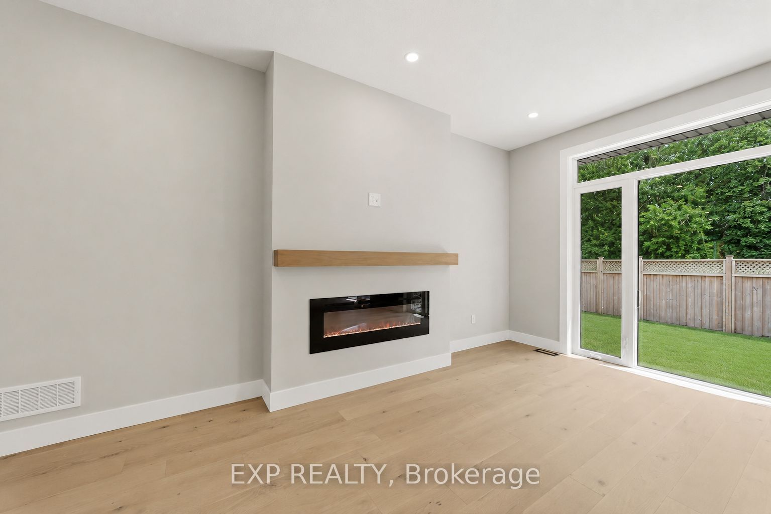 430 Head Street N 30 Property Photo 11
