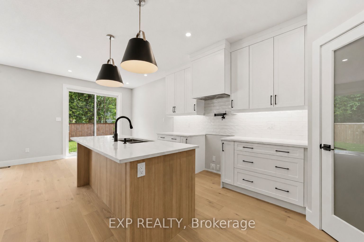 430 Head Street N 30 Property Photo 13
