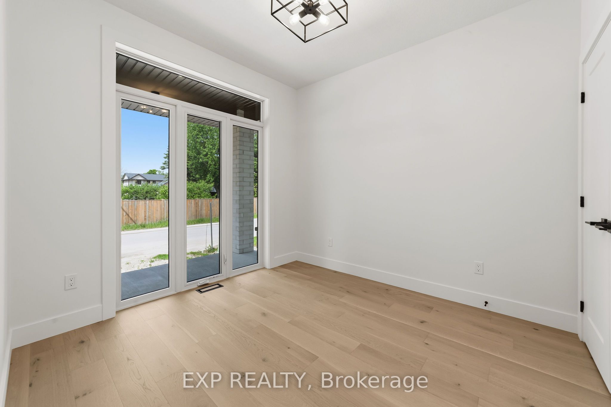 430 Head Street N 30 Property Photo 14
