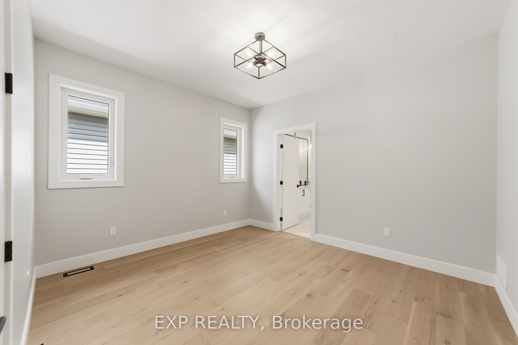 430 Head Street N 30 Property Photo 16