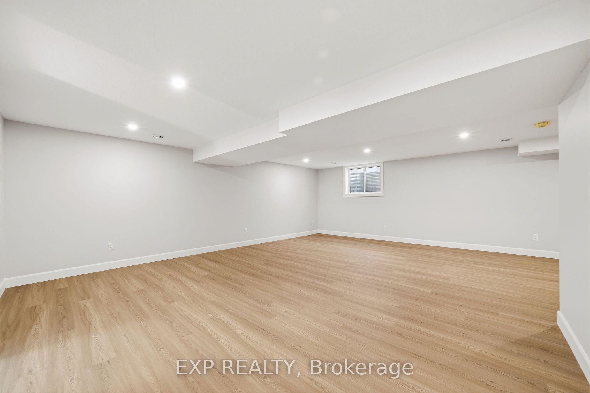 430 Head Street N 30 Property Photo 25
