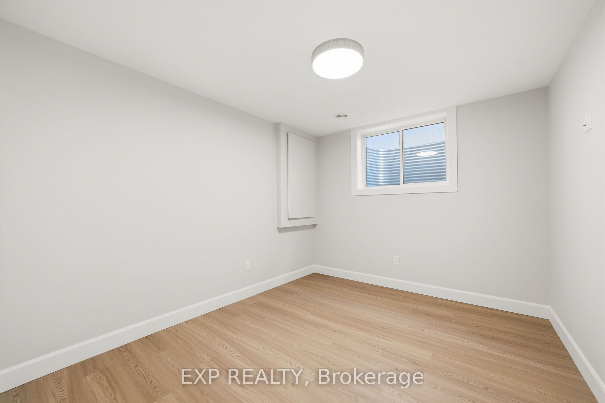 430 Head Street N 30 Property Photo 27
