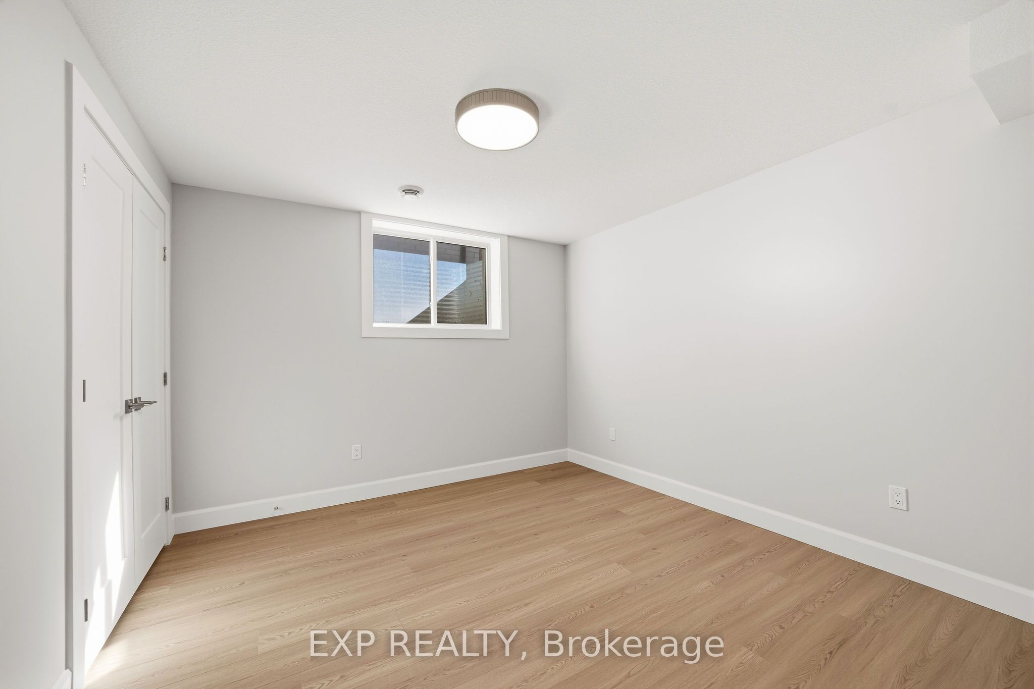 430 Head Street N 30 Property Photo 28