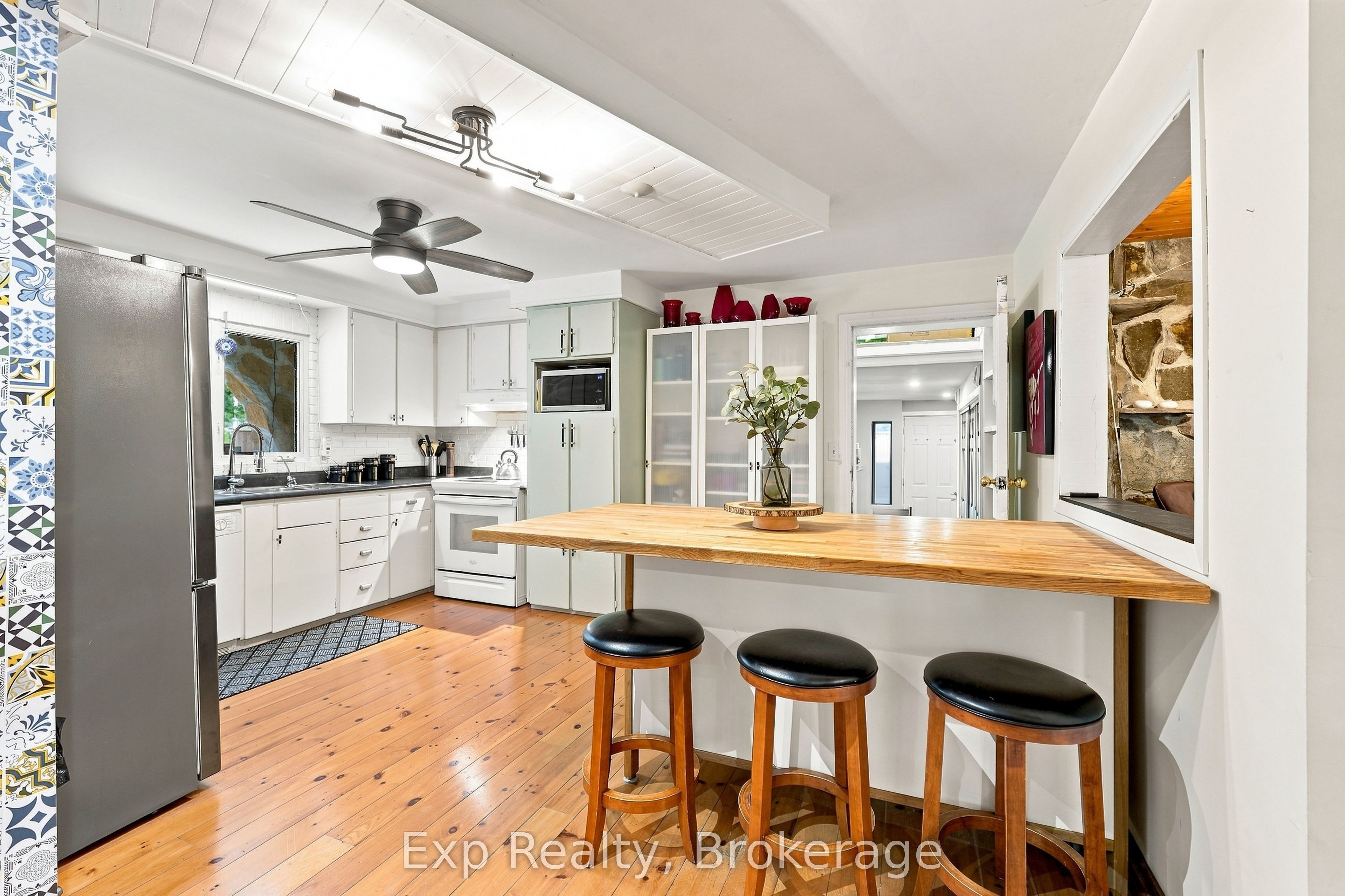 587 Scuttlehole Road Property Photo 8