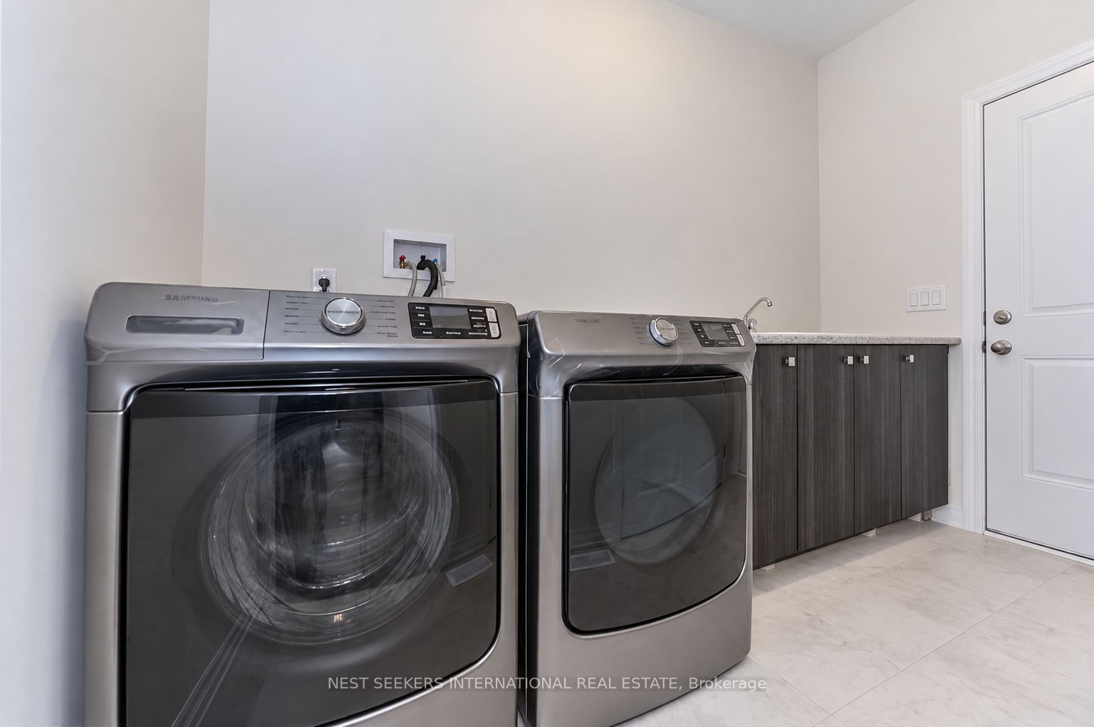 105 Waters Way Property Photo 7