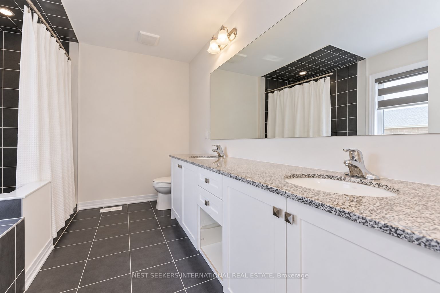 105 Waters Way Property Photo 9