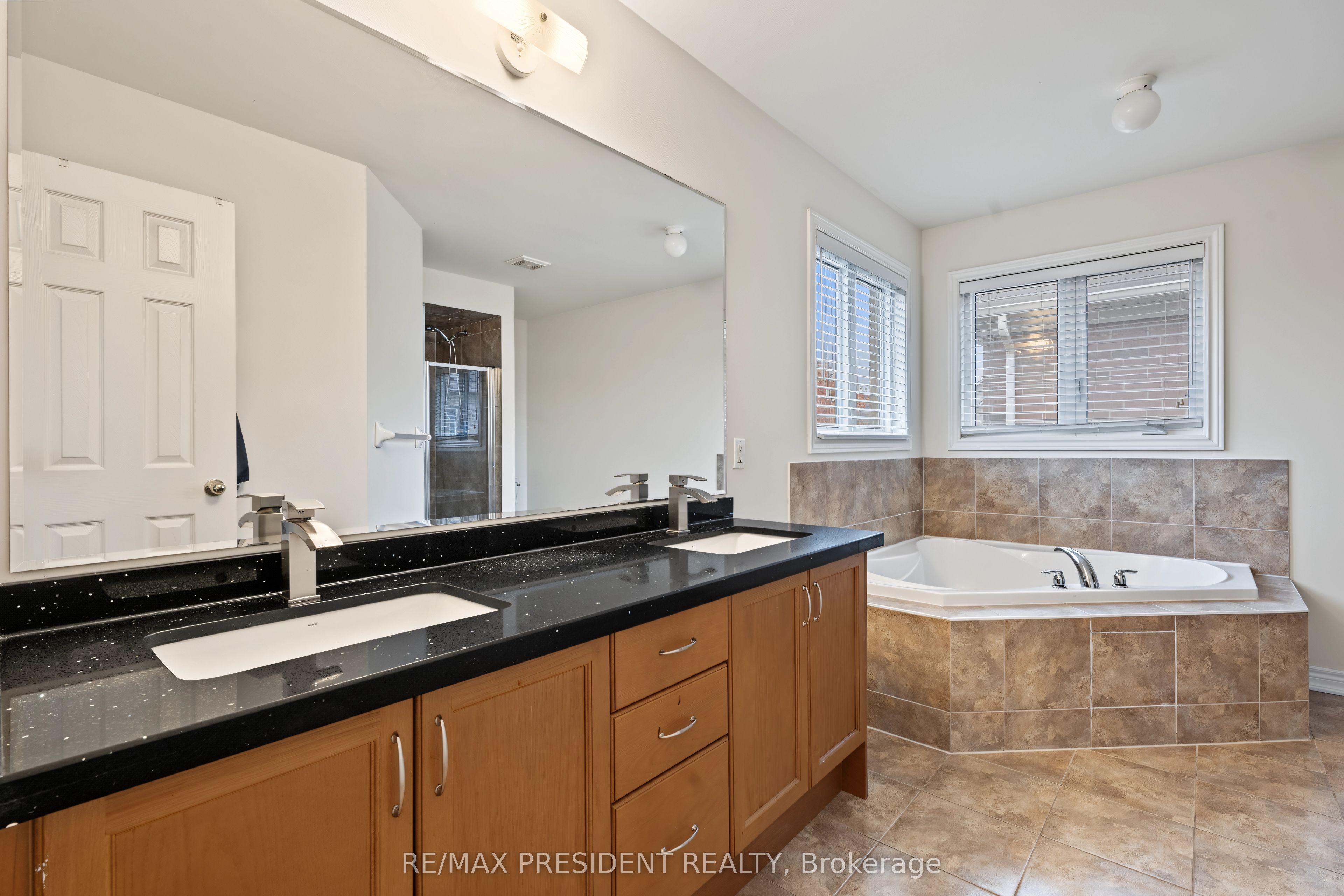 17 Mccartney Street Property Photo 34