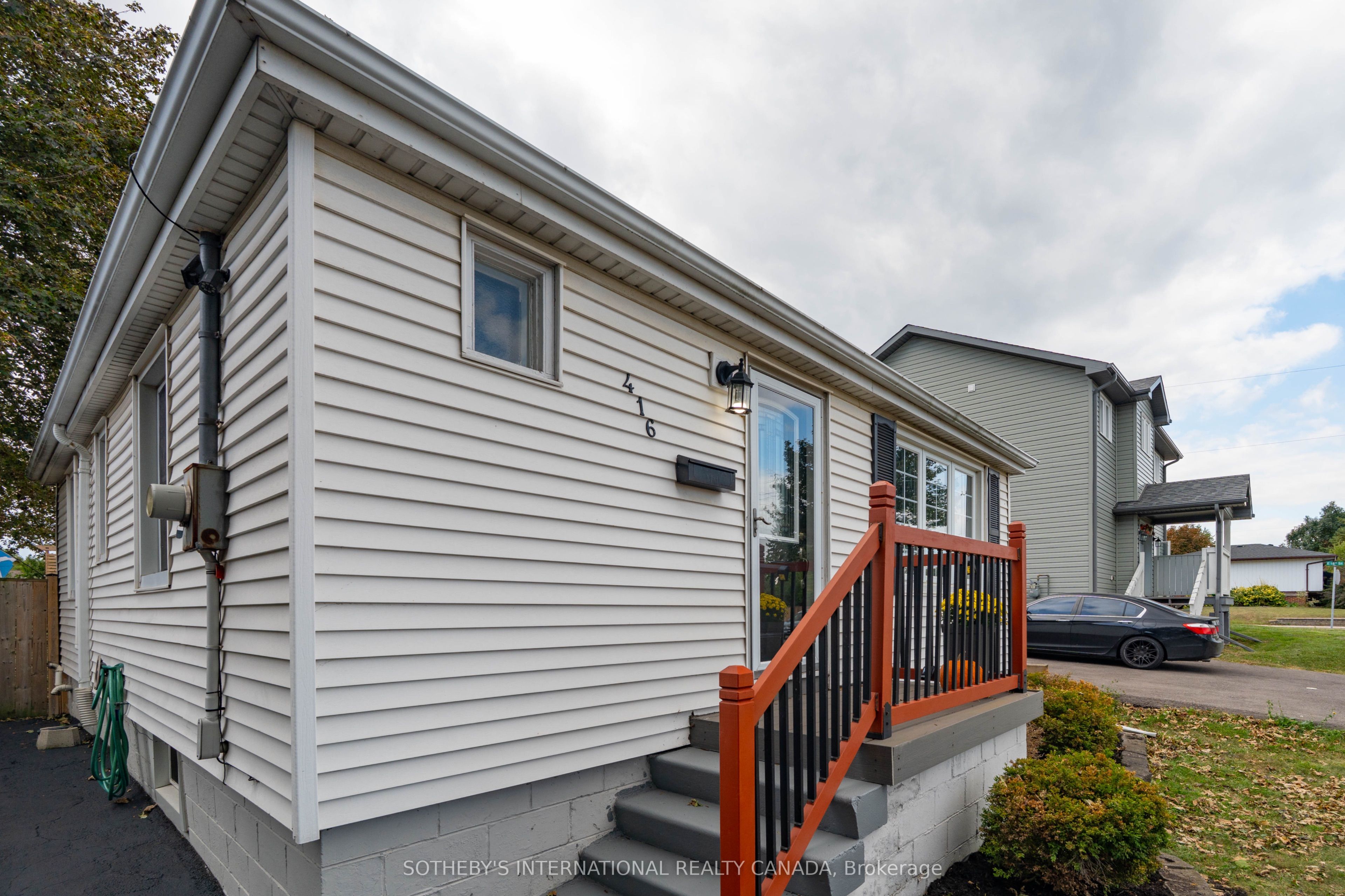 416 Fennell Avenue E Property Photo 2