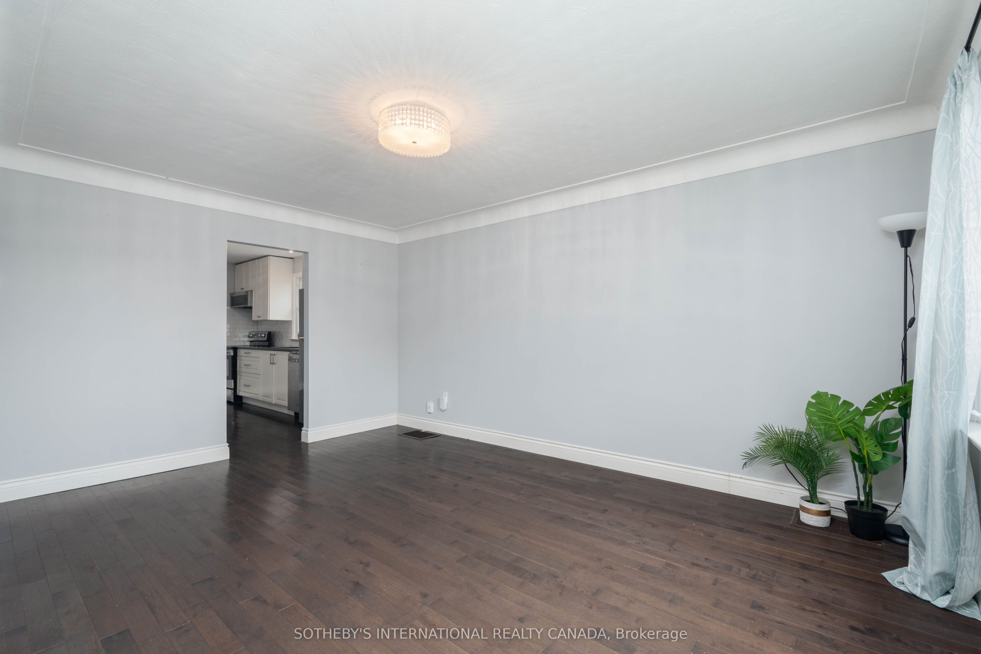416 Fennell Avenue E Property Photo 4