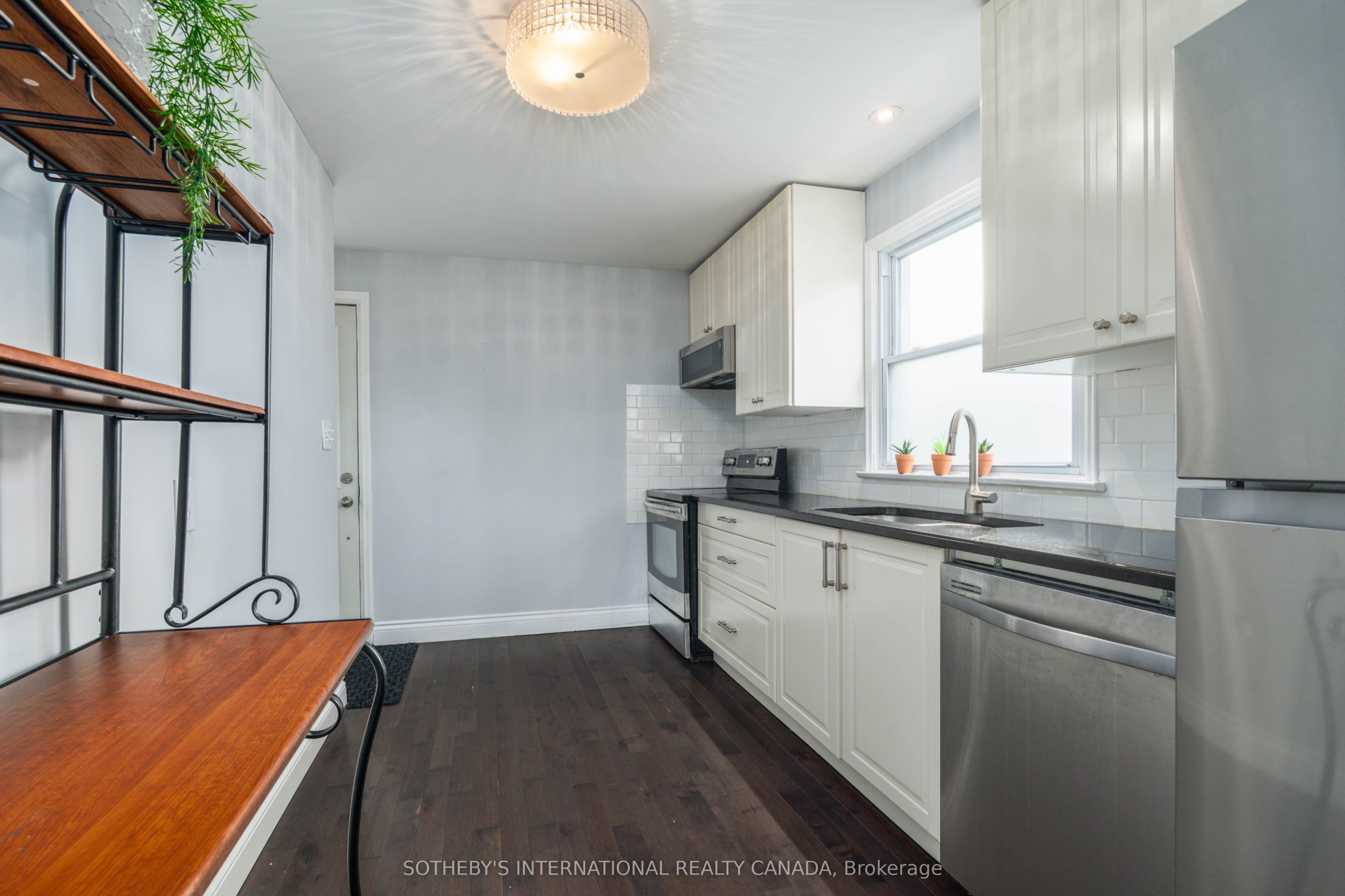 416 Fennell Avenue E Property Photo 8