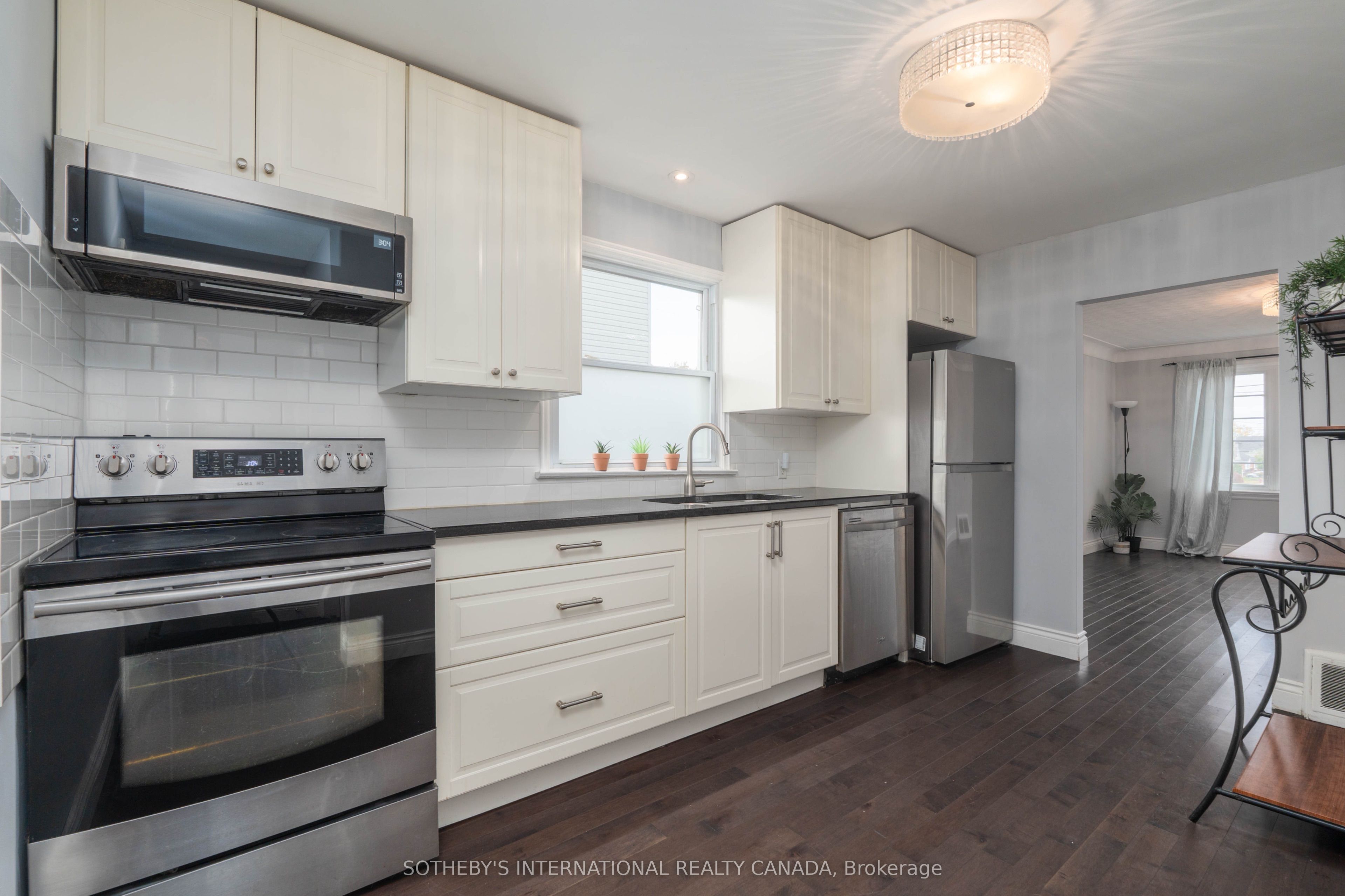 416 Fennell Avenue E Property Photo 9