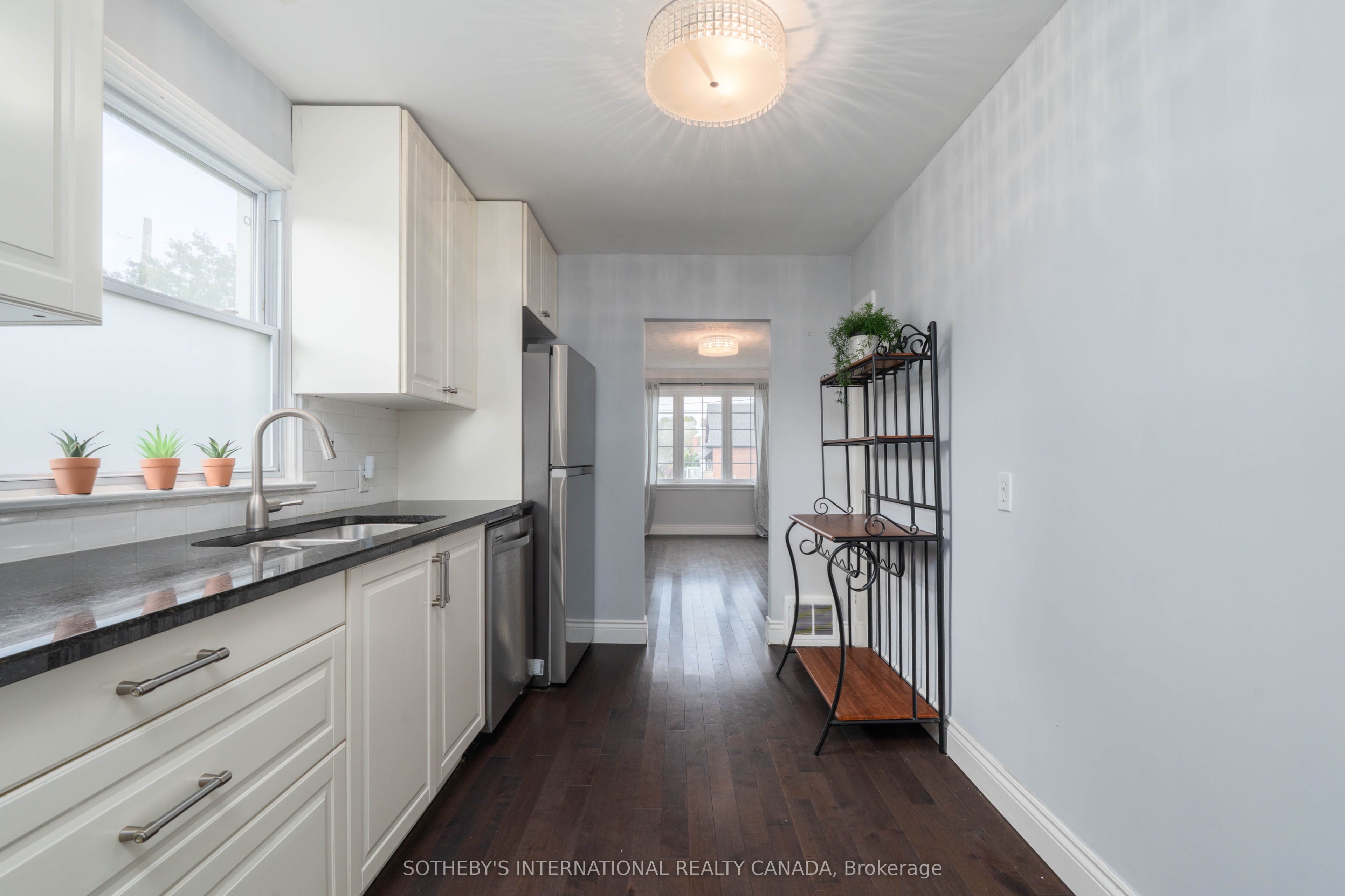 416 Fennell Avenue E Property Photo 10