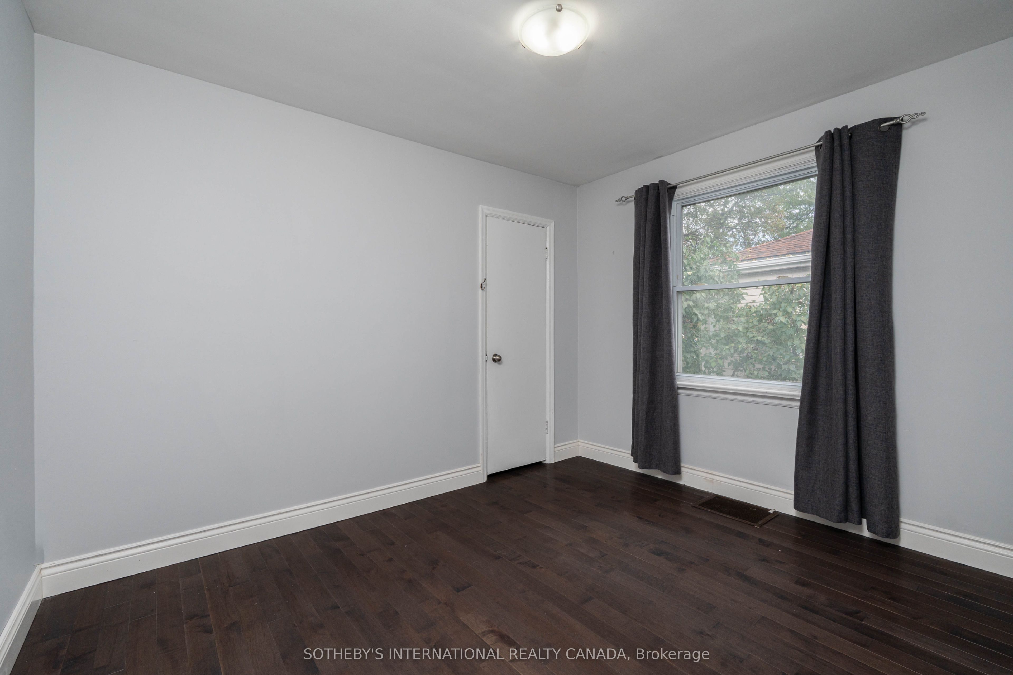 416 Fennell Avenue E Property Photo 12