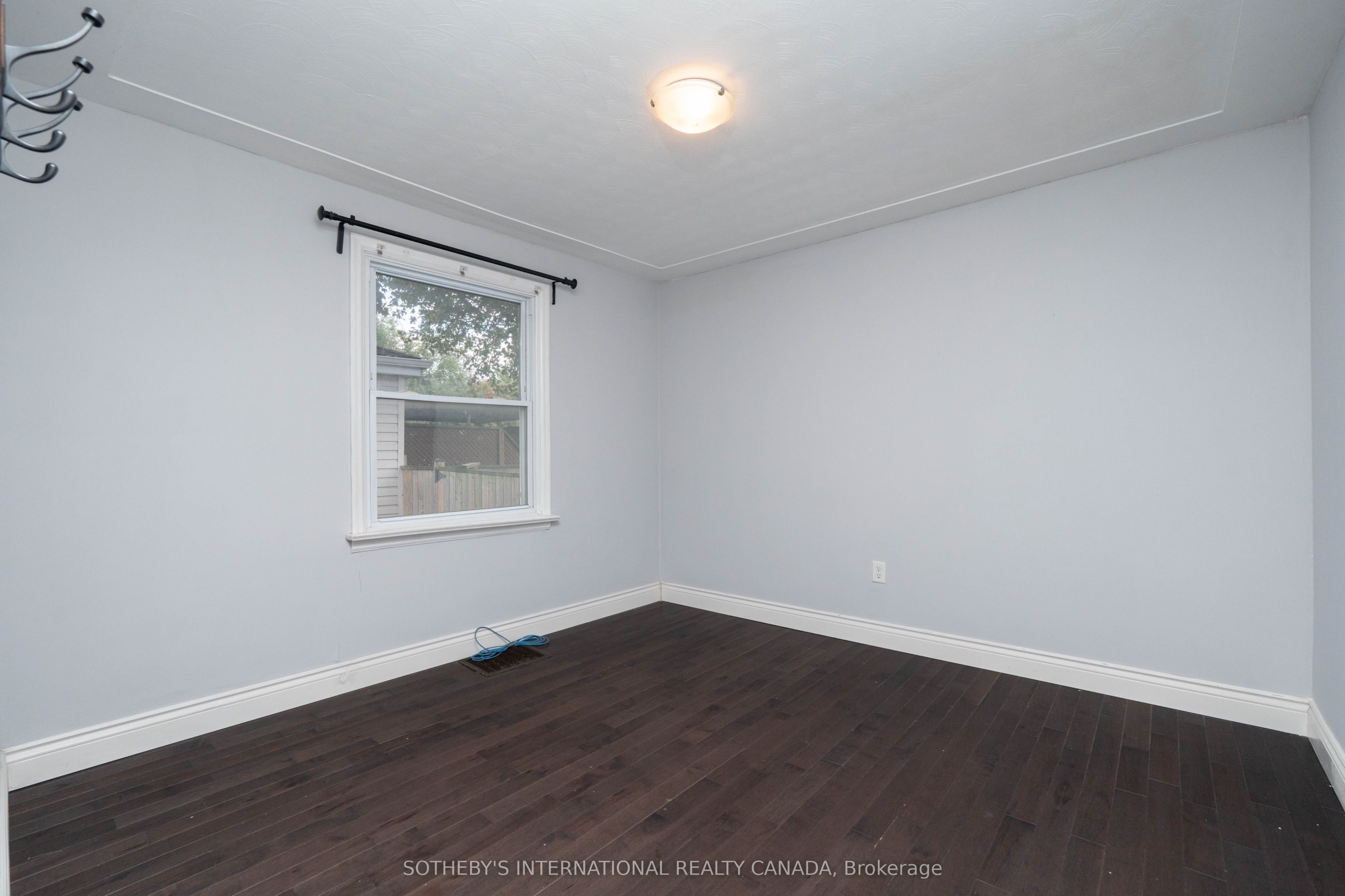 416 Fennell Avenue E Property Photo 15
