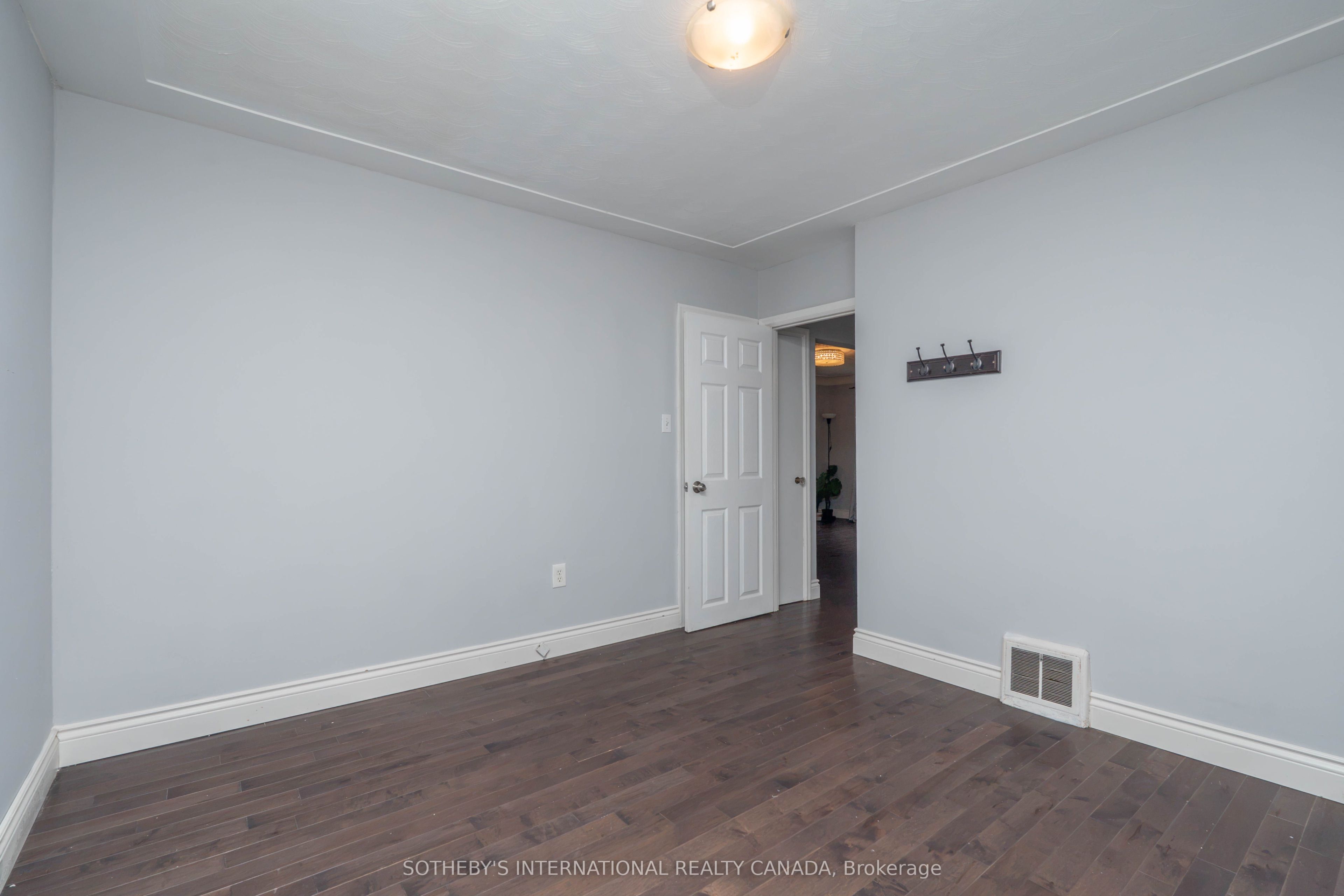 416 Fennell Avenue E Property Photo 16