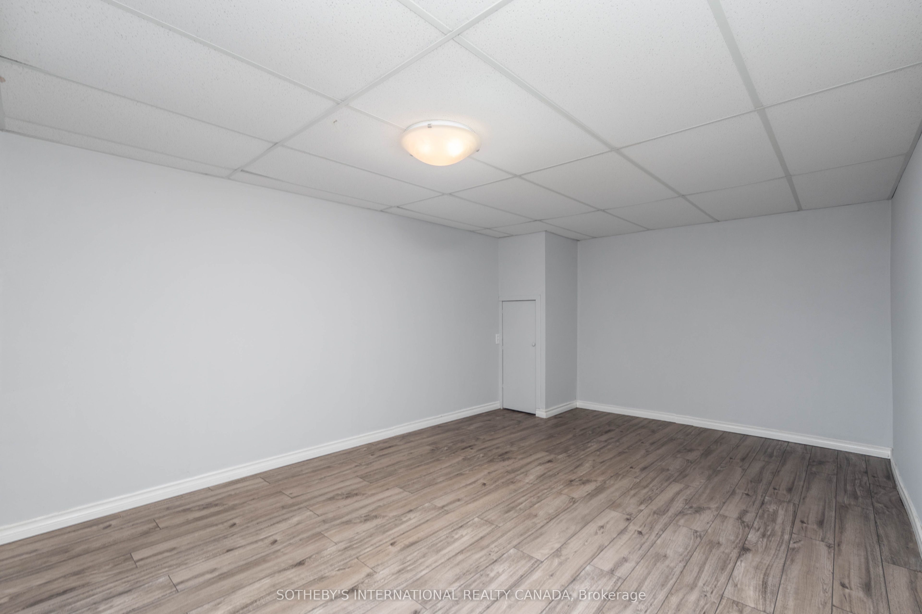416 Fennell Avenue E Property Photo 19