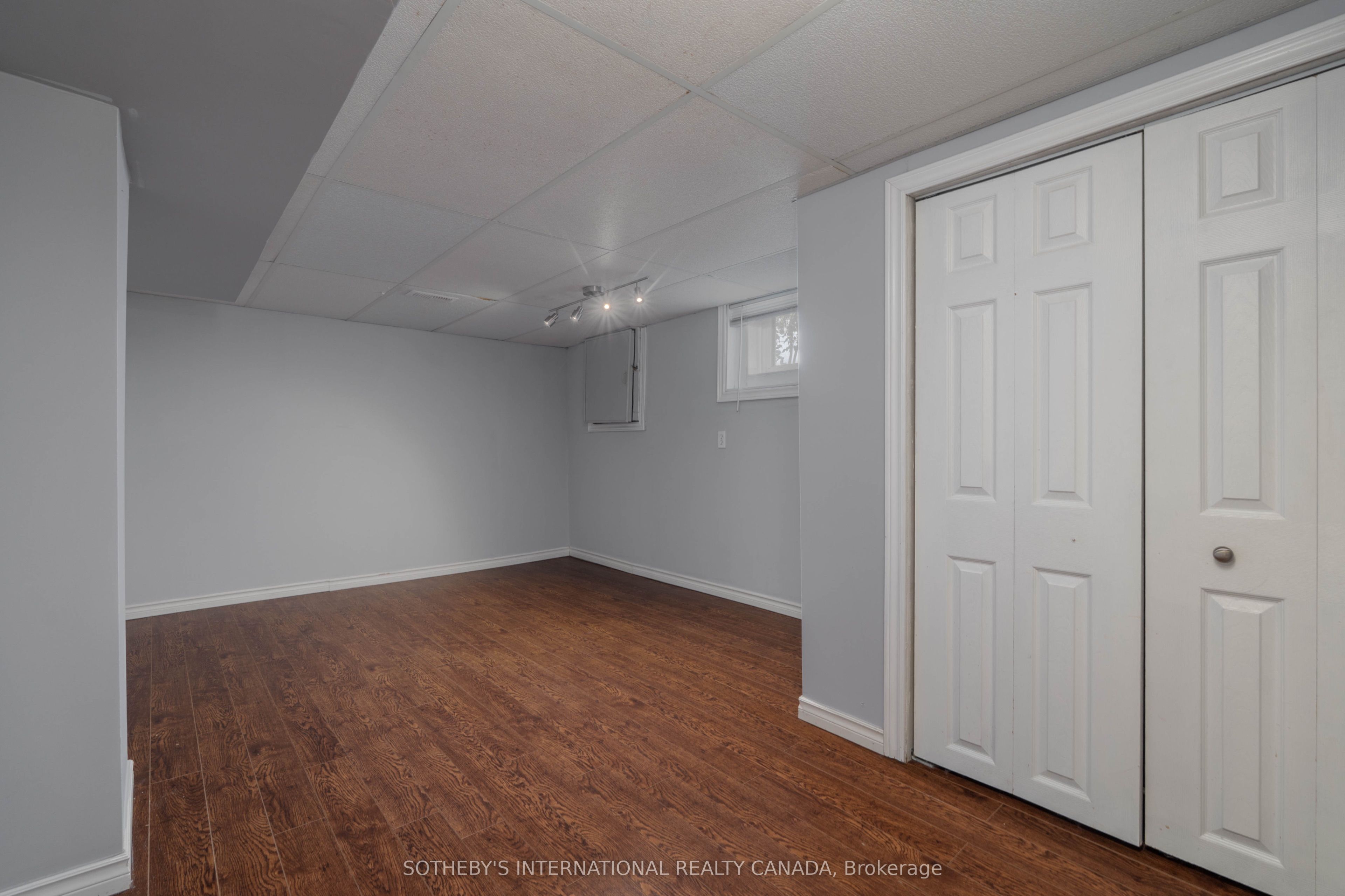 416 Fennell Avenue E Property Photo 22