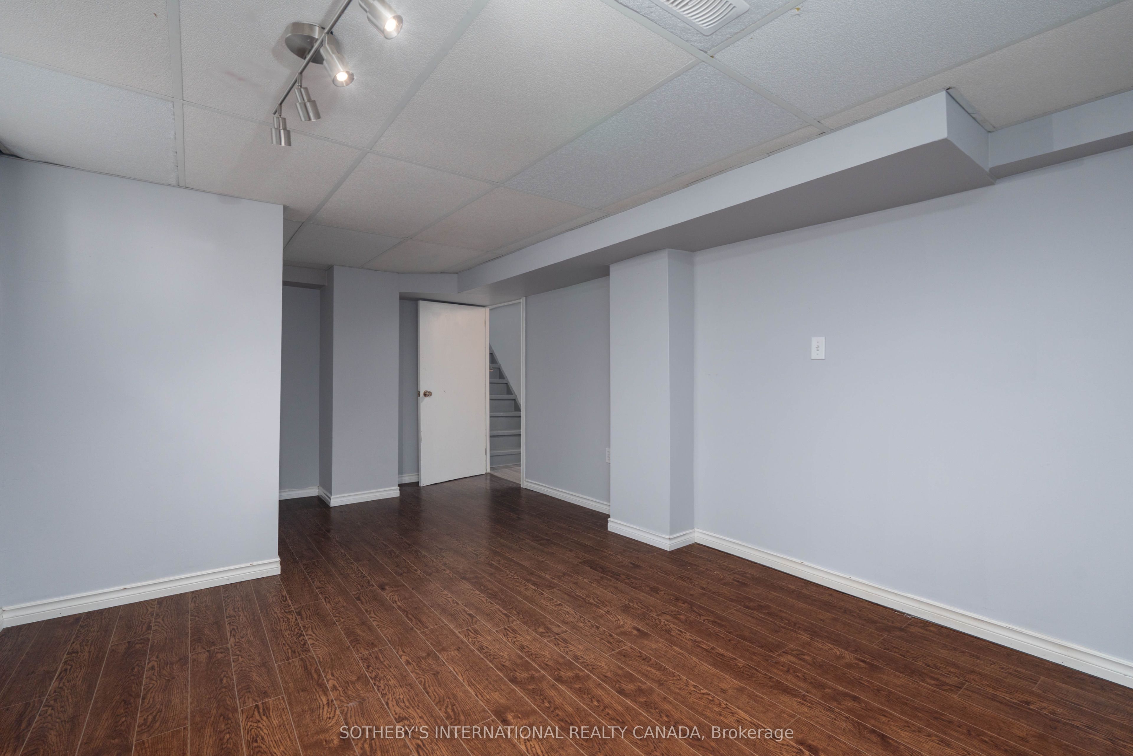 416 Fennell Avenue E Property Photo 23