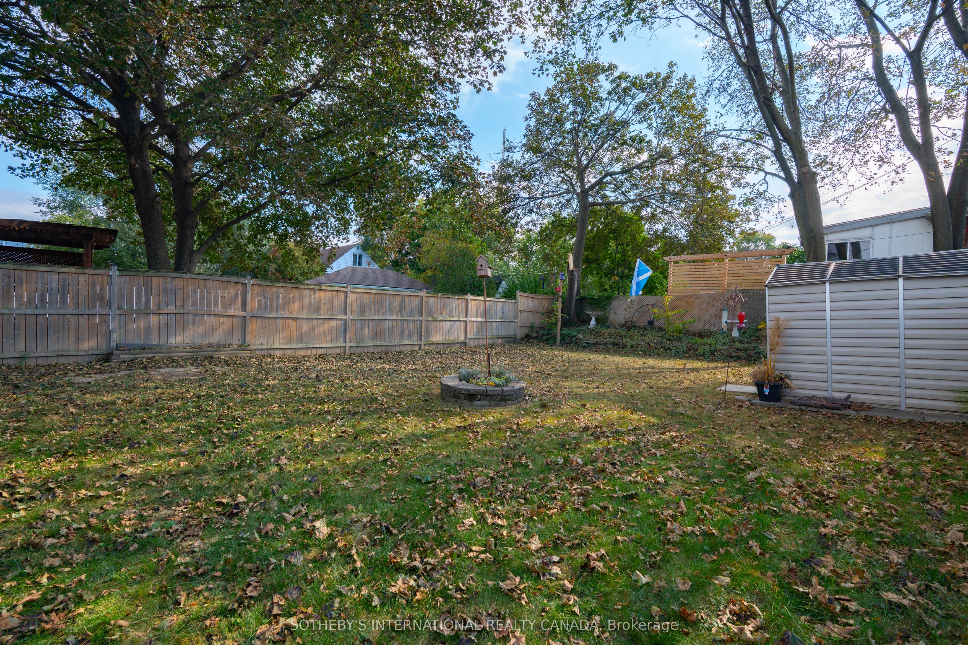 416 Fennell Avenue E Property Photo 28