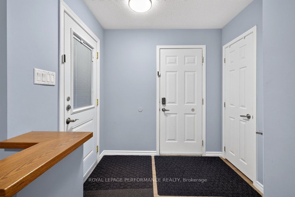 823 Nesting Way Property Photo 4