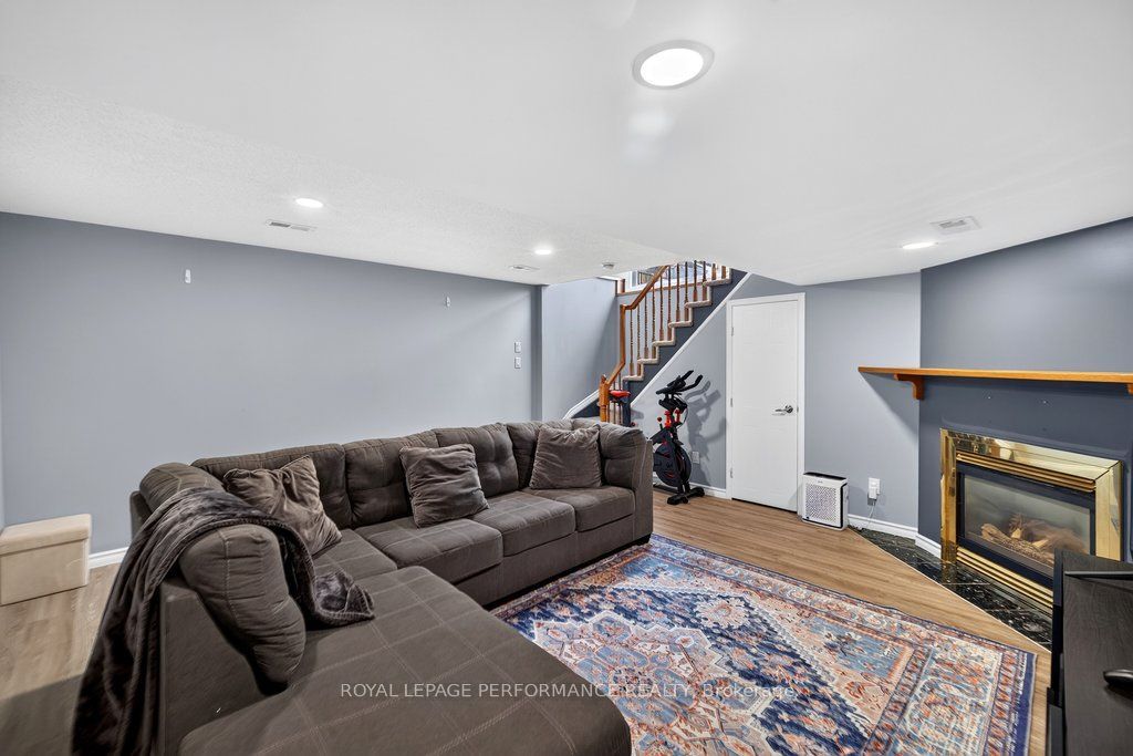 823 Nesting Way Property Photo 32