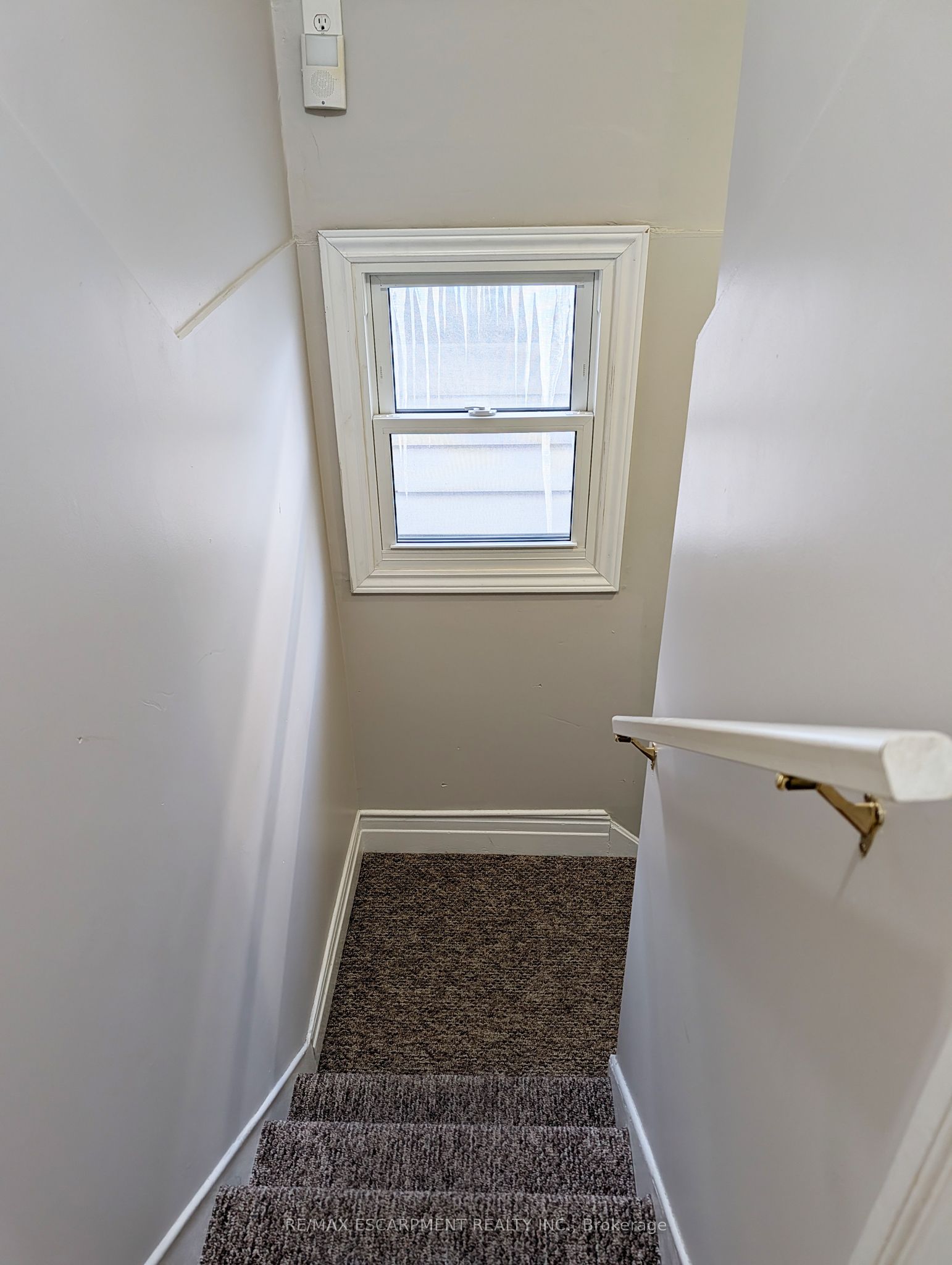 12 East 24th Street Upper Property Photo 6