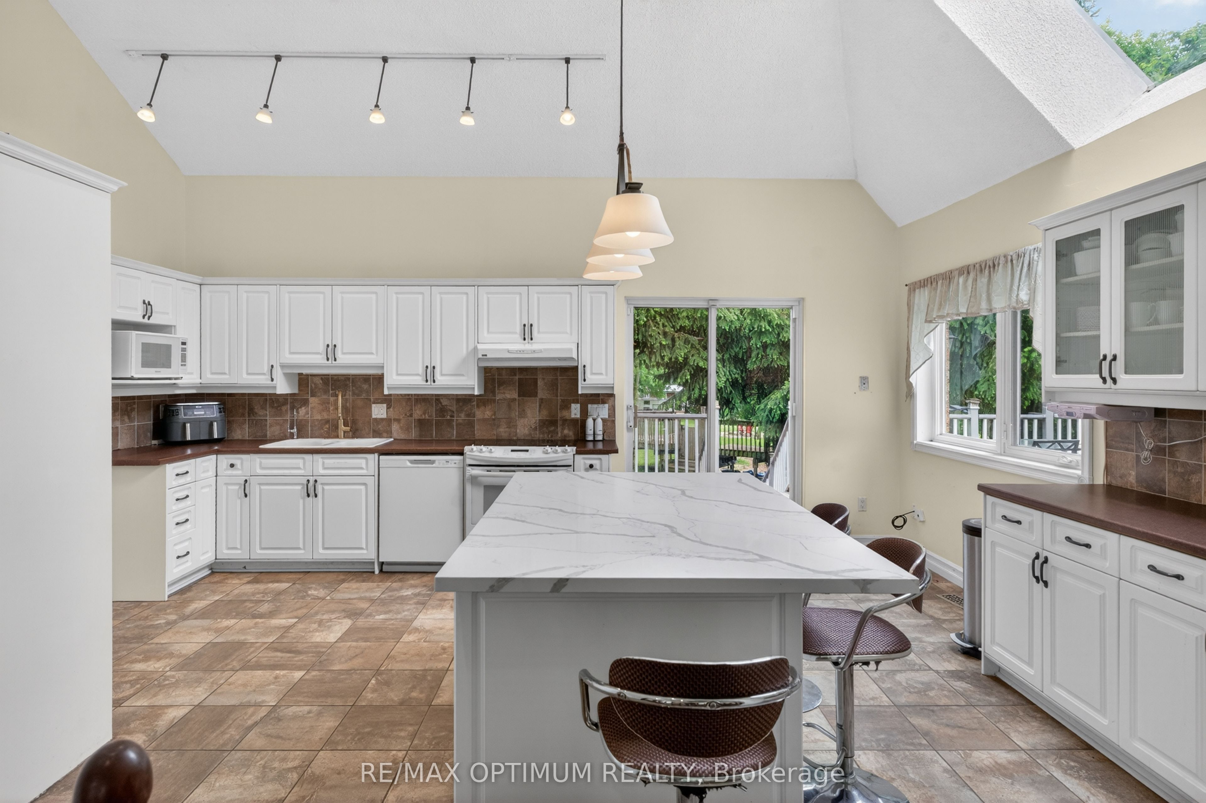 529 Campbellville Road Property Photo 13