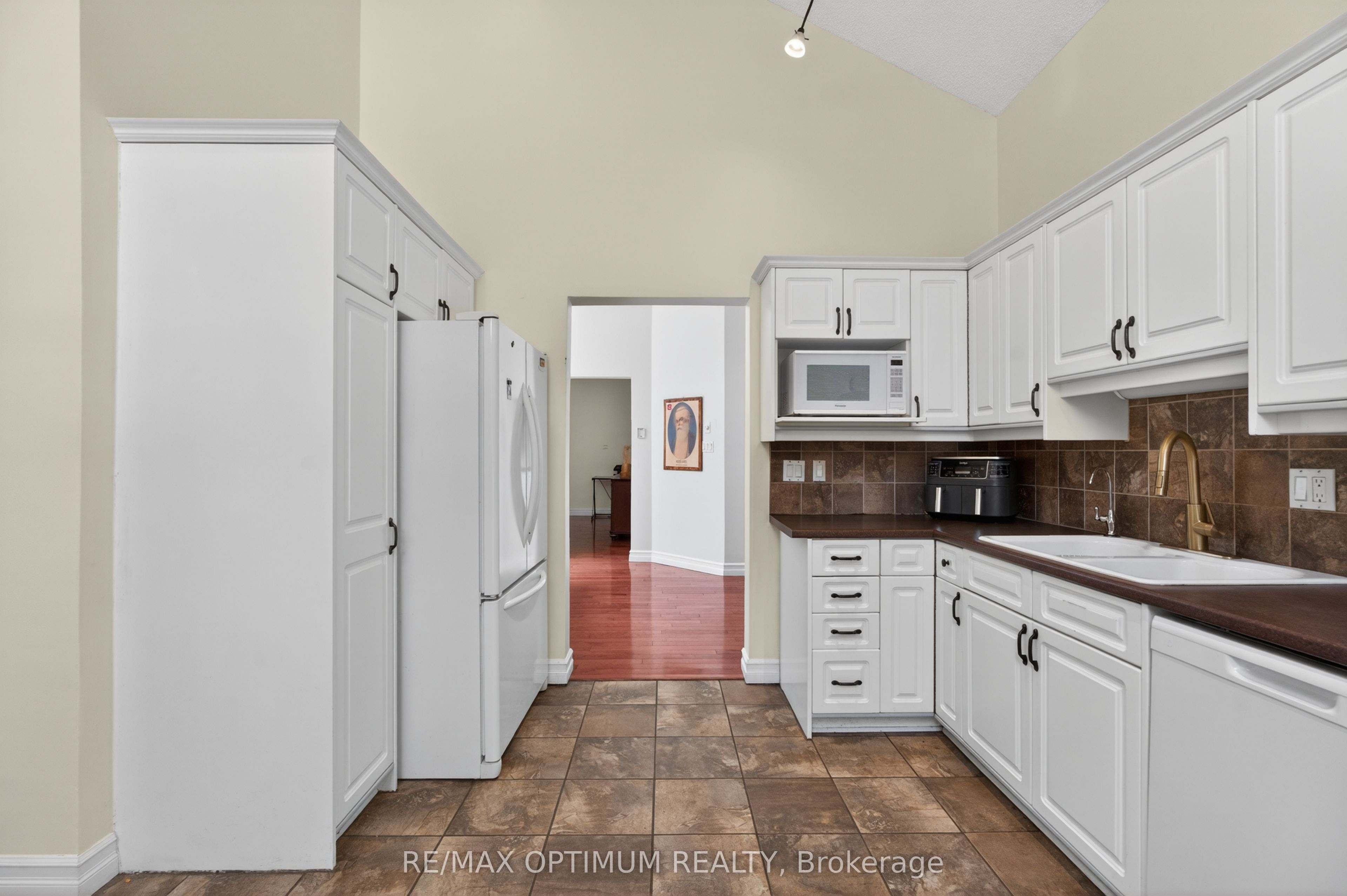529 Campbellville Road Property Photo 15