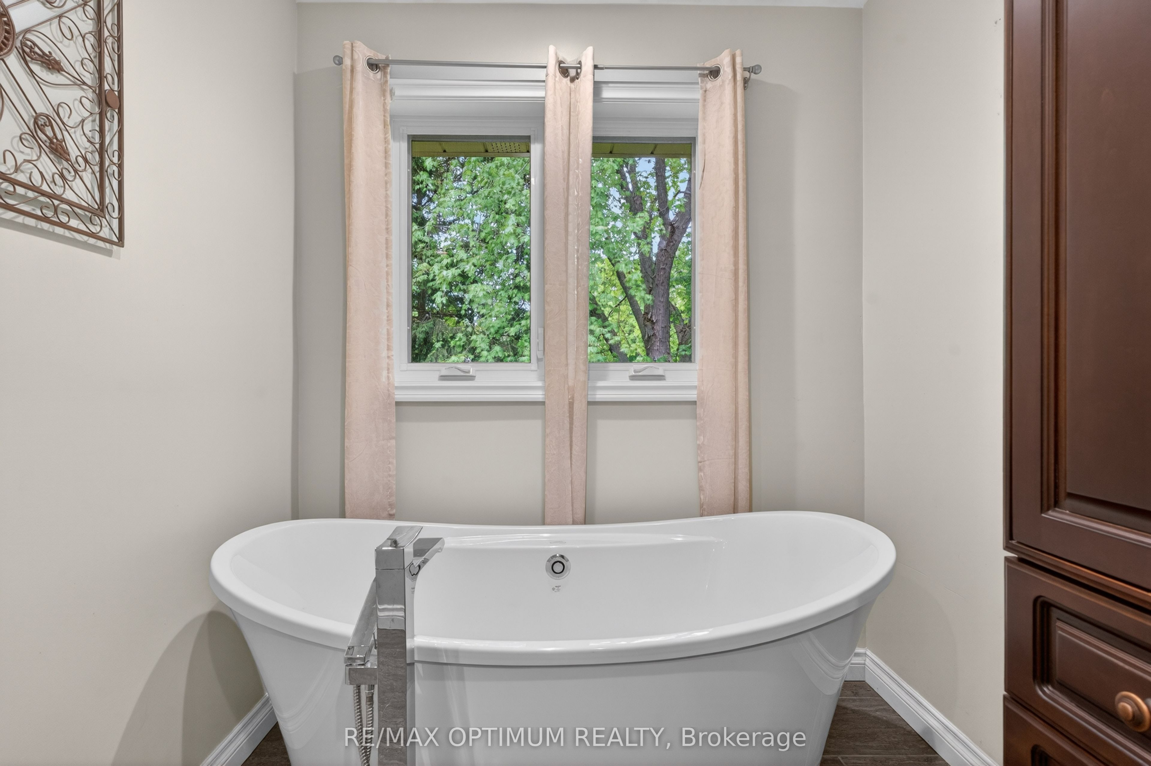 529 Campbellville Road Property Photo 19