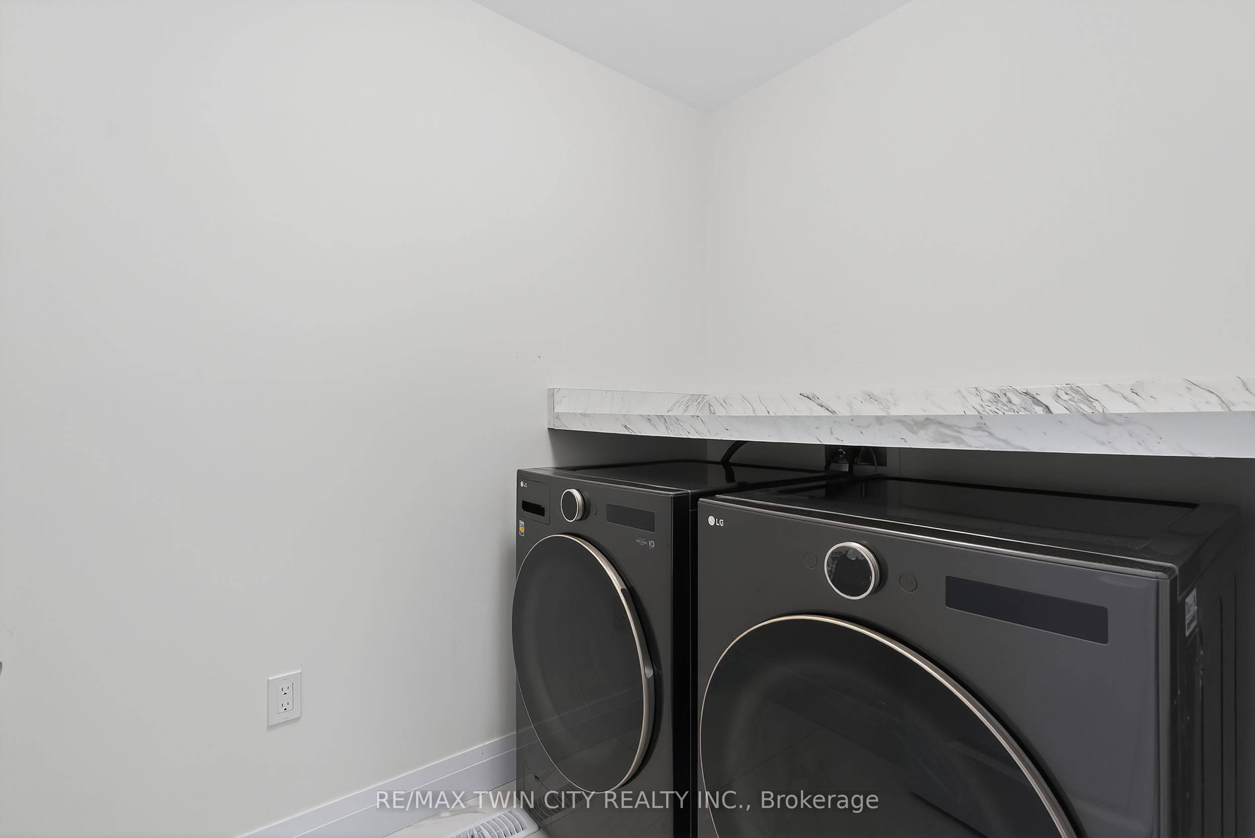209 Jeffrey Place Property Photo 29