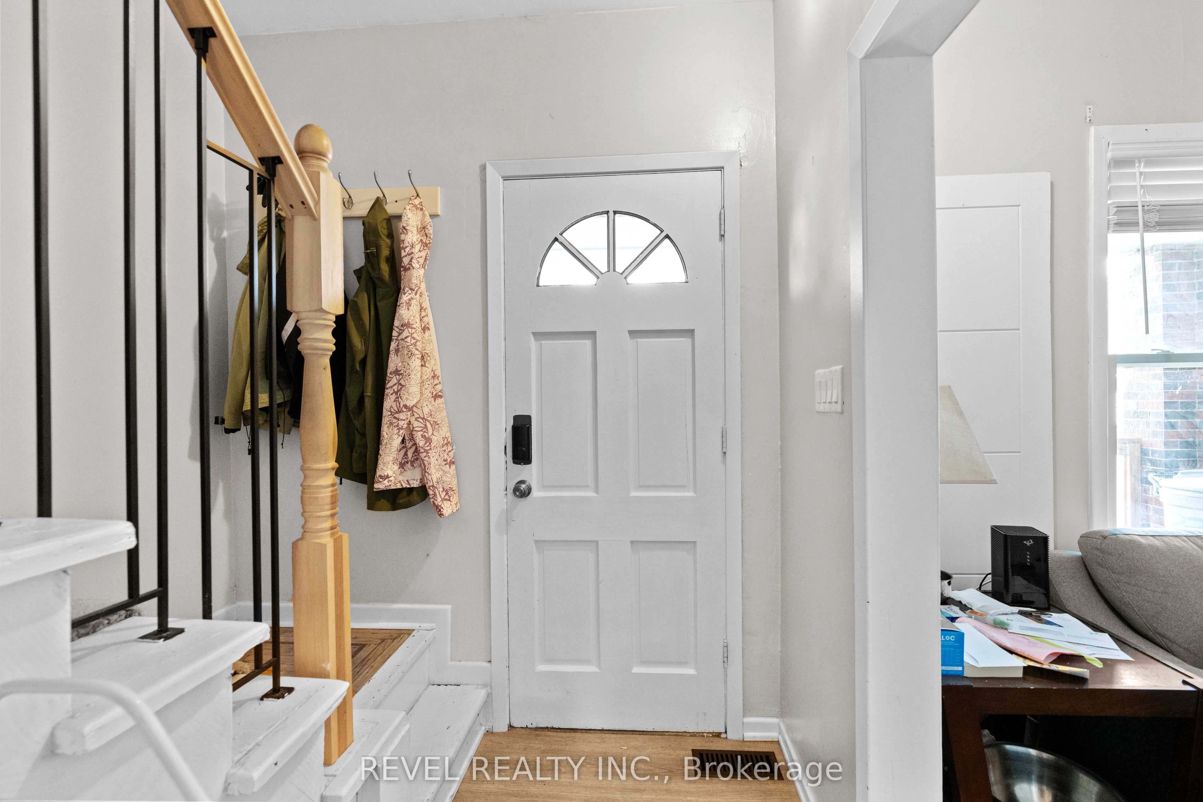 33 Cline Avenue N Property Photo 2