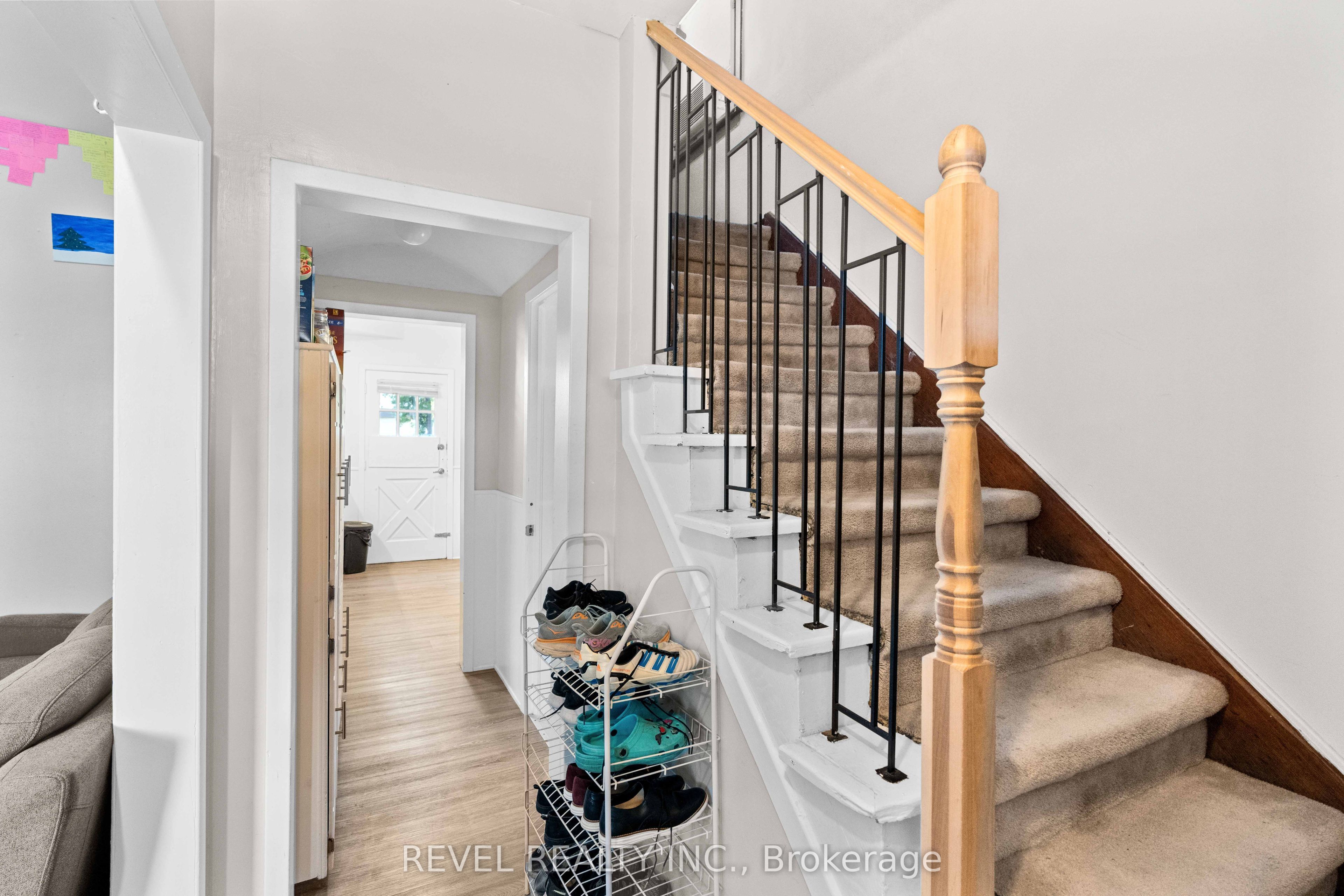 33 Cline Avenue N Property Photo 3