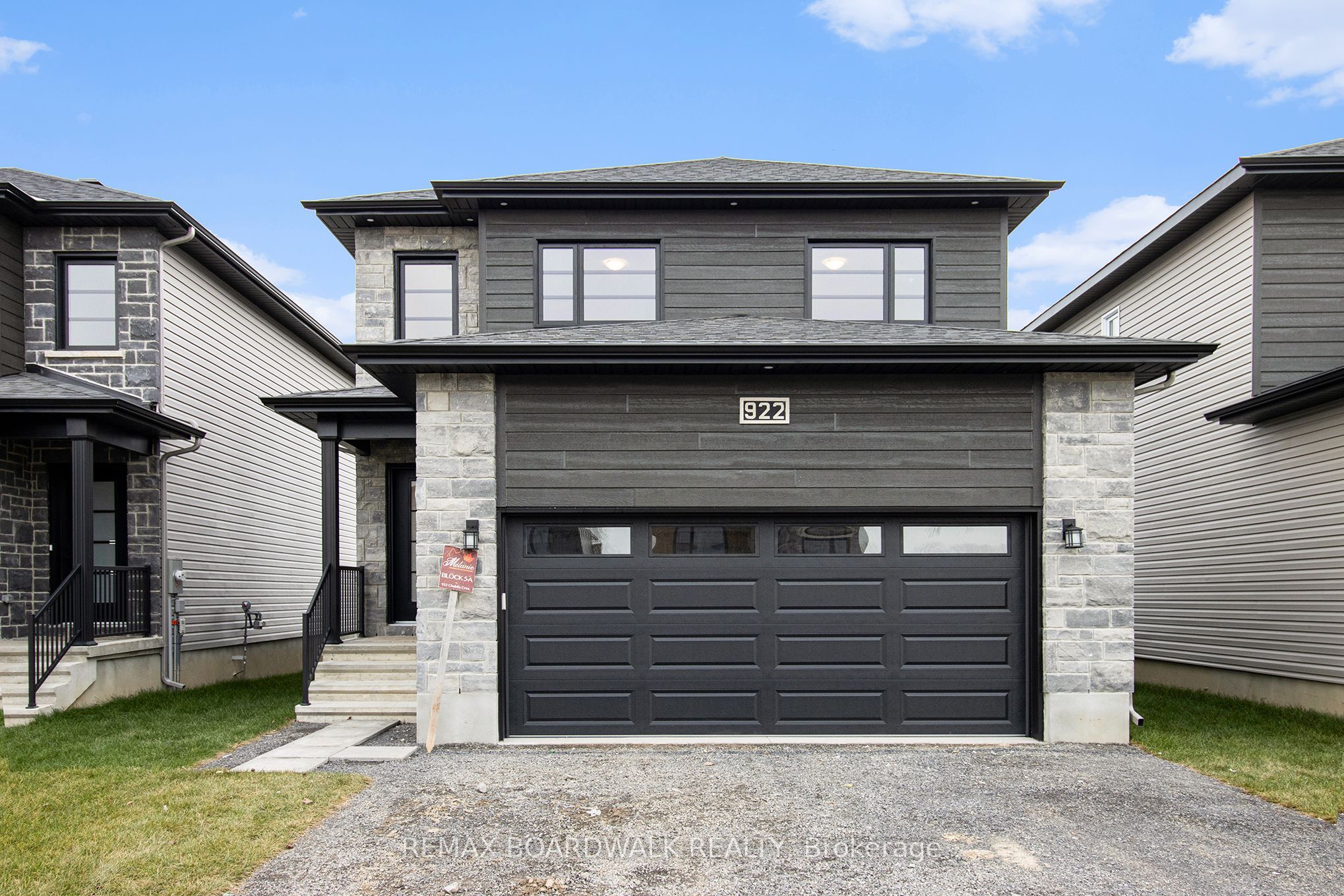 1194 Montblanc Crescent Property Photo 1