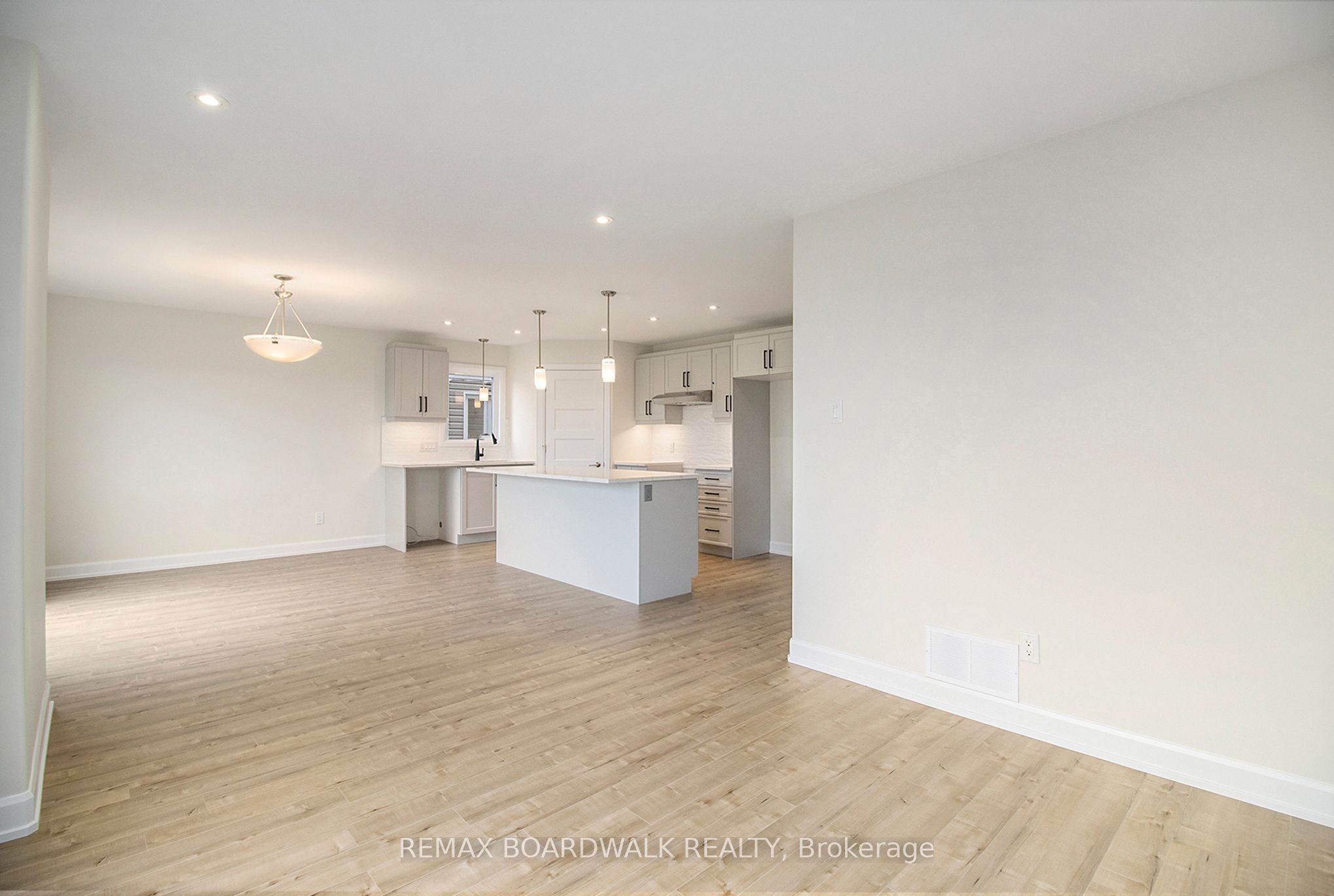 1194 Montblanc Crescent Property Photo 3