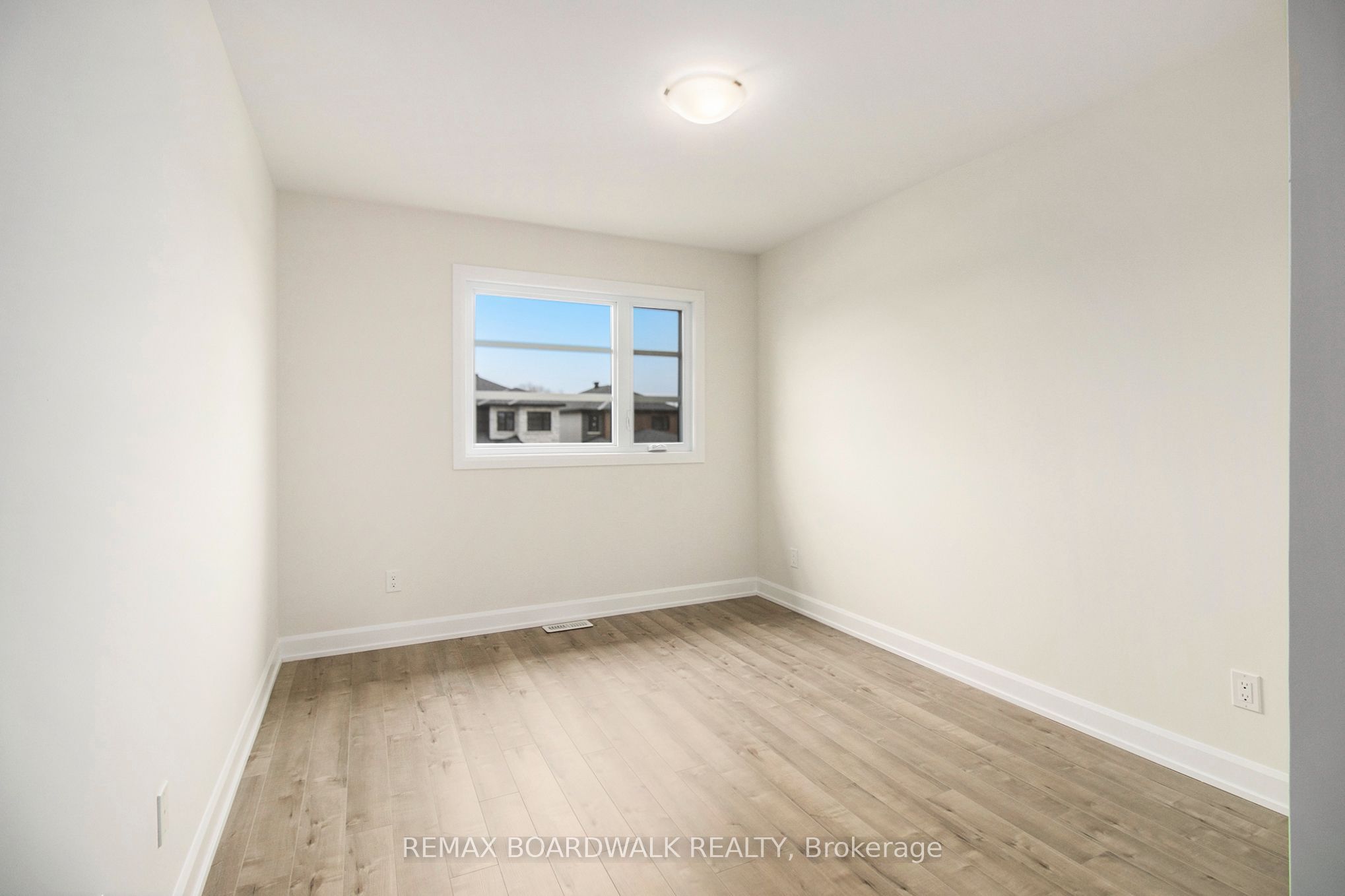 1194 Montblanc Crescent Property Photo 9