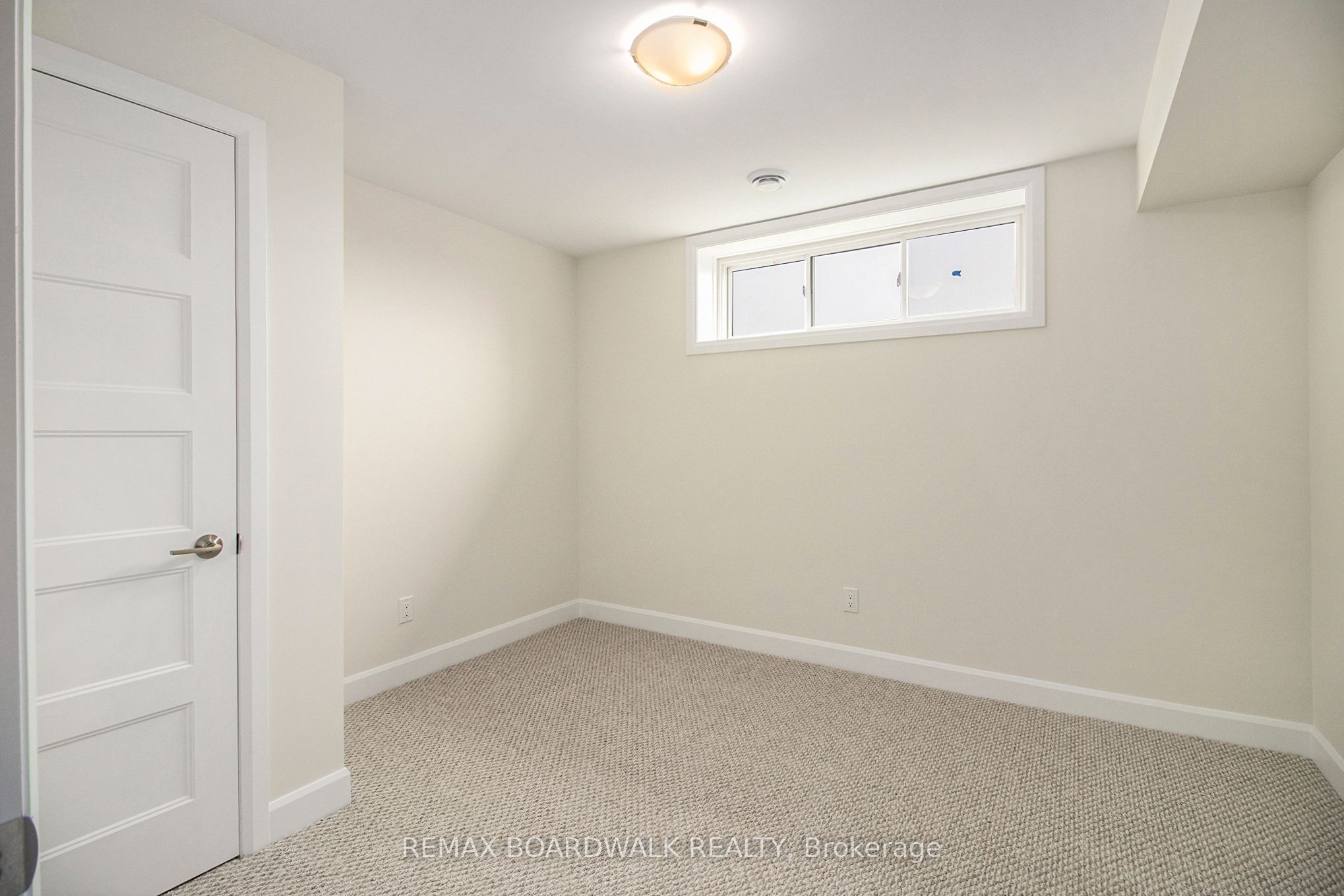 1194 Montblanc Crescent Property Photo 14