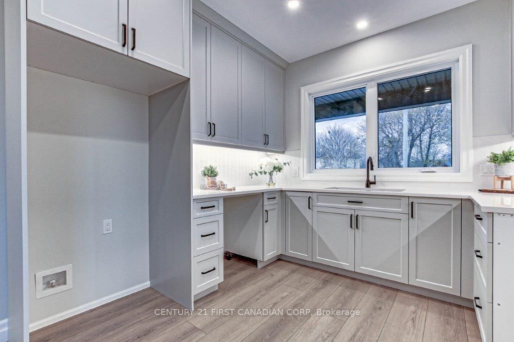 163 Elgin Avenue E Property Photo 8
