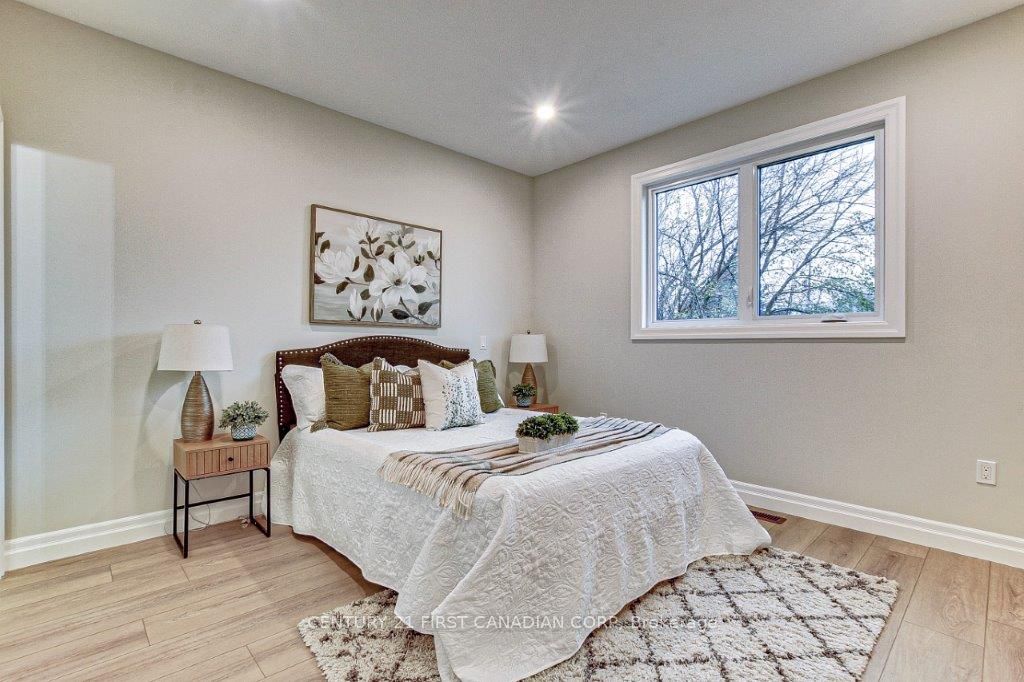 163 Elgin Avenue E Property Photo 14