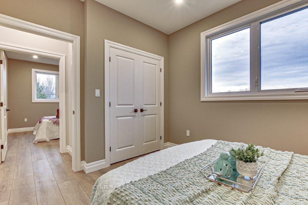 163 Elgin Avenue E Property Photo 18