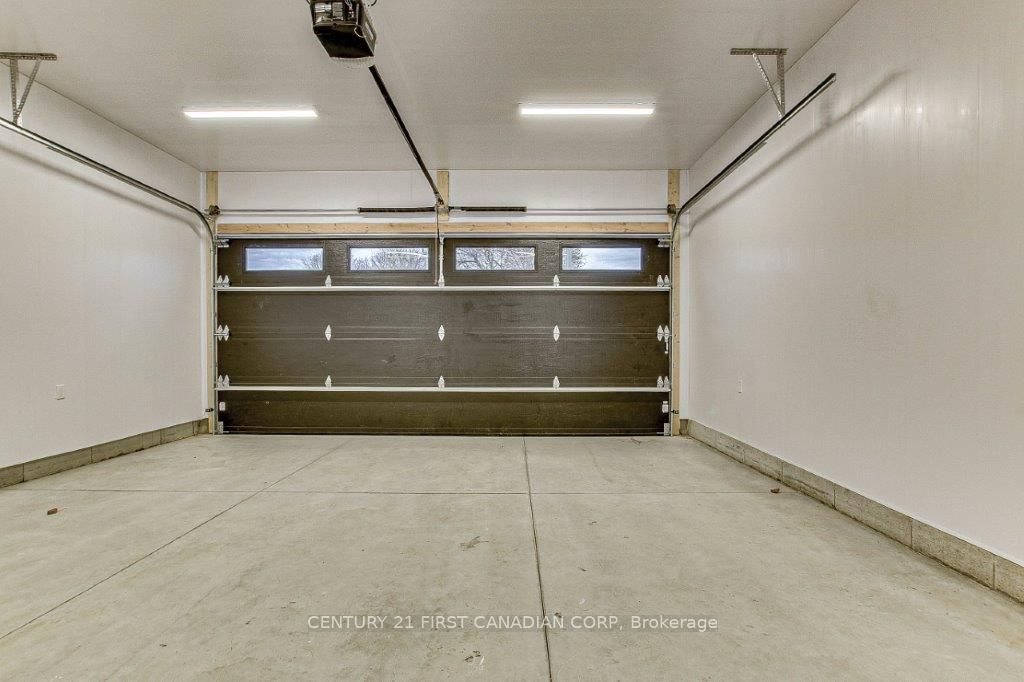 163 Elgin Avenue E Property Photo 21