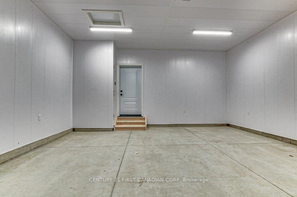 163 Elgin Avenue E Property Photo 22