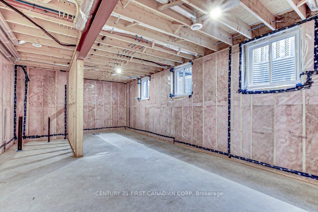 163 Elgin Avenue E Property Photo 25