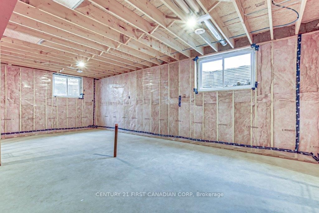 163 Elgin Avenue E Property Photo 27