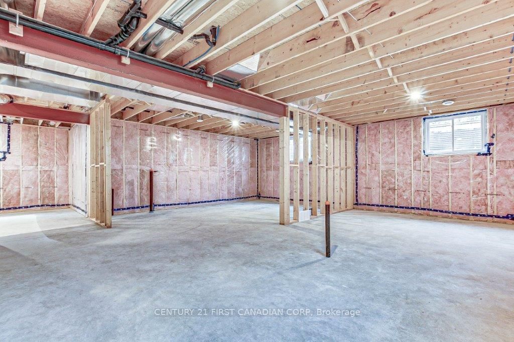 163 Elgin Avenue E Property Photo 28