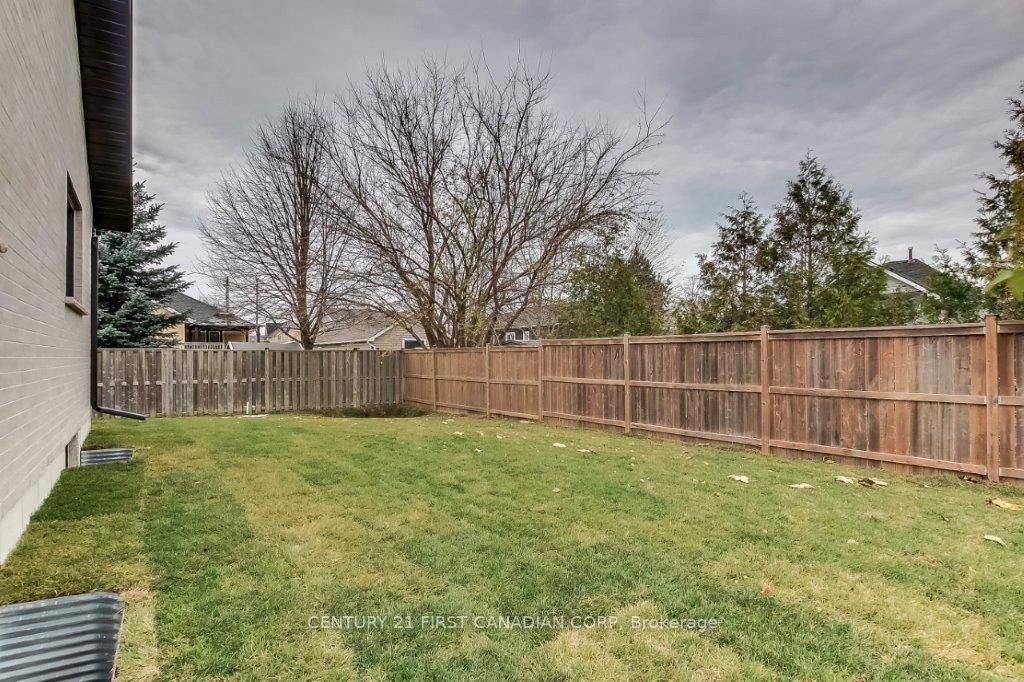 163 Elgin Avenue E Property Photo 29